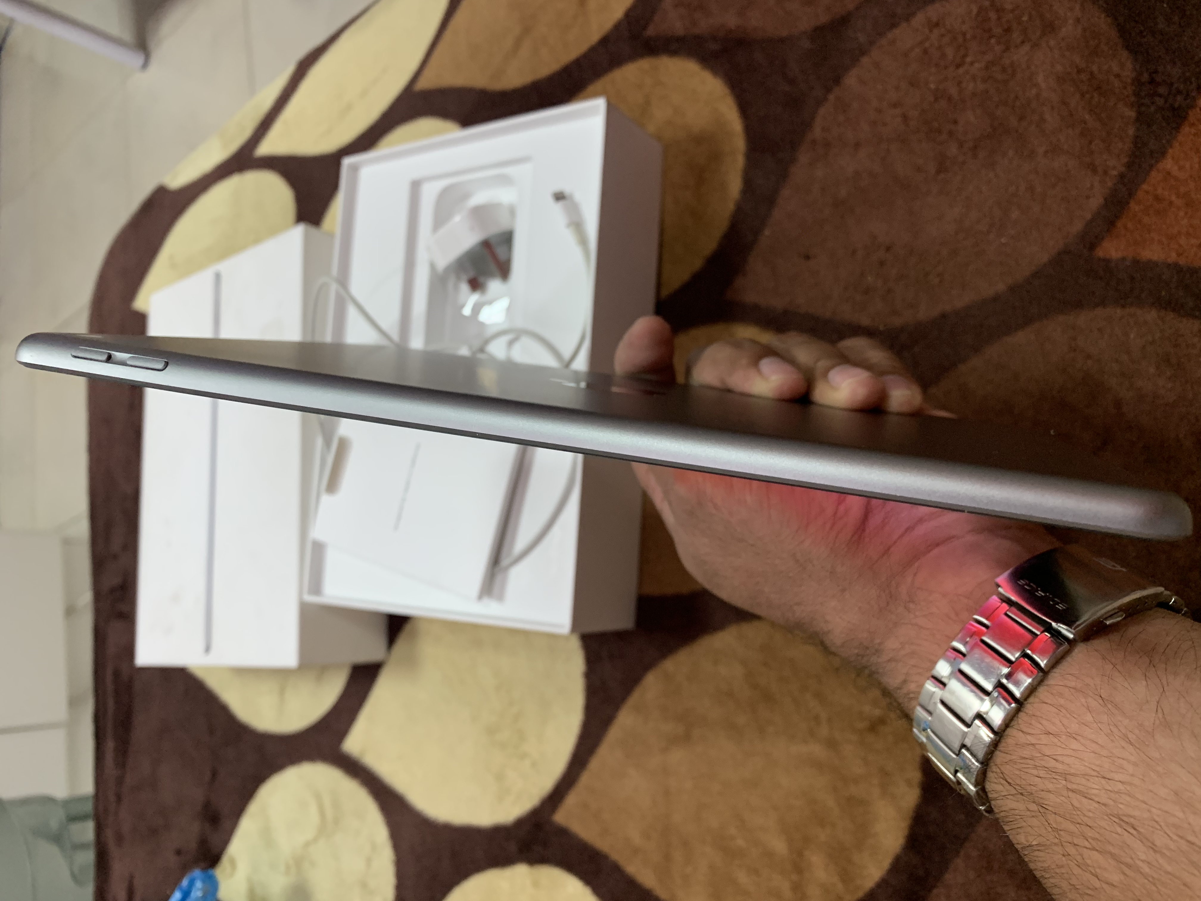 makkah Al Awali
لا تنسَ أنك شاهدت هذا الإعلان في عنكبوت
iPad (6th generation Wi-Fi
Size 9.7 i...