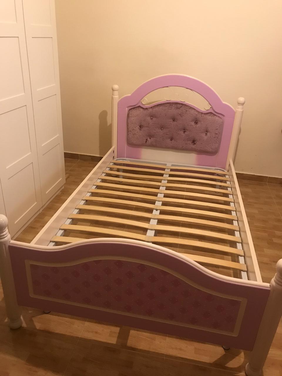 كنب، كنبايات، طقم كنب، تخت، غرفة نوم، مكتب، تخت، سرير
لا تنسَ أنك شاهدت هذا الإعلان في عنكبوت...