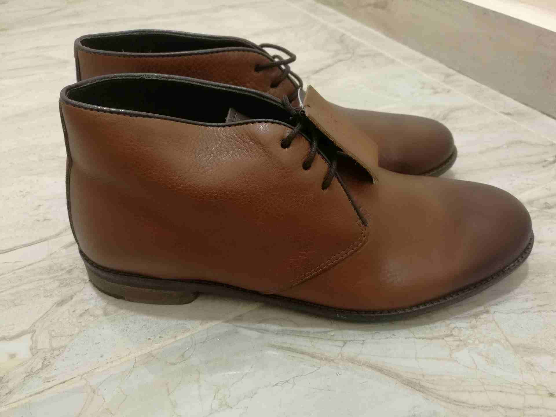 ZARA جلد طبيعي صناعة البرتغال و اسبانيا أصلي 100% مقاس 41
لا تنسَ أنك شاهدت هذا الإعلان في عنكبوت...