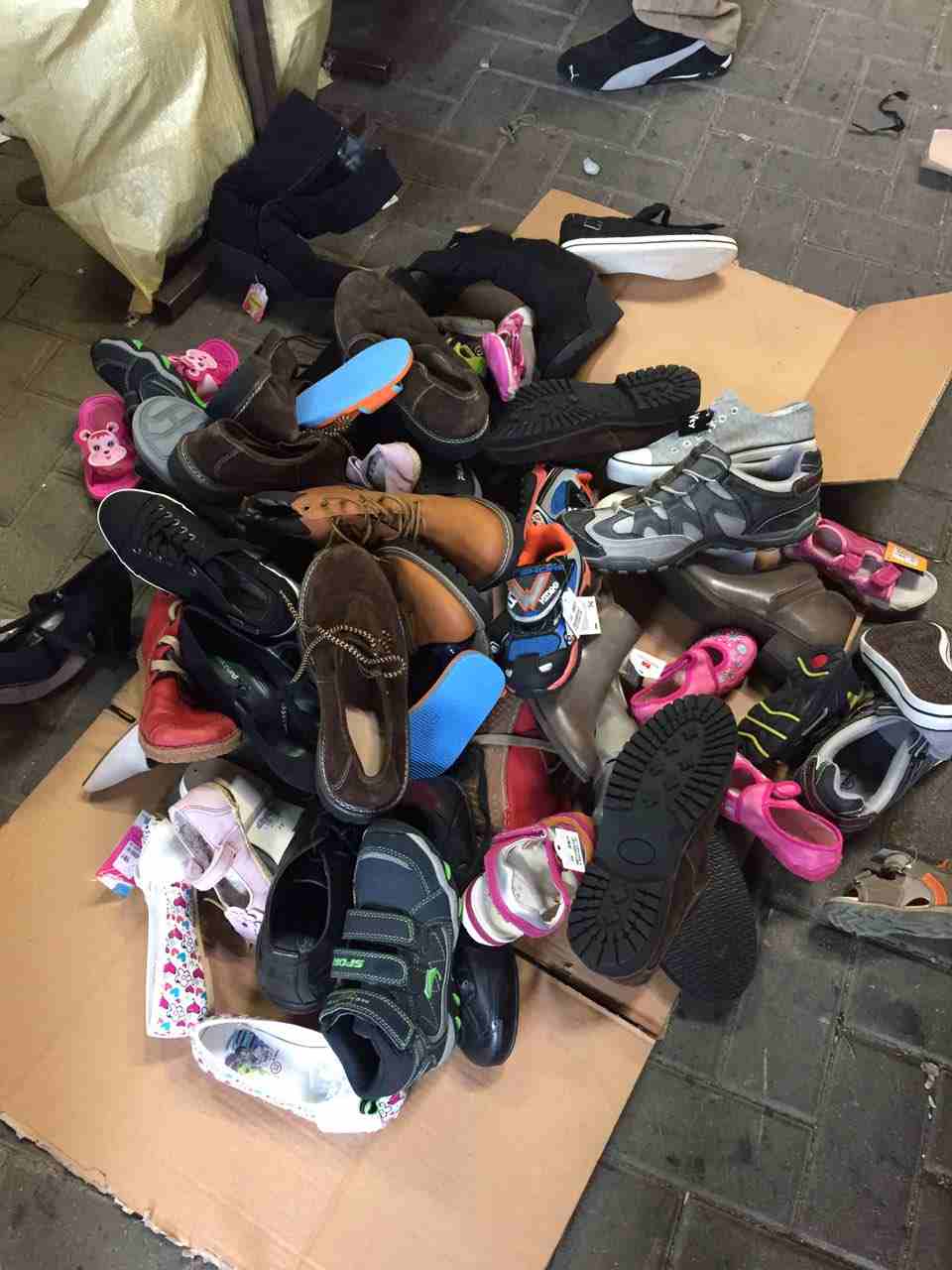 أحذية جمله أوروبي وهولندي ولادي ورجالي وستاتي صيفي وشتوي جمله
لا تنسَ أنك شاهدت هذا الإعلان في عنكبوت...
