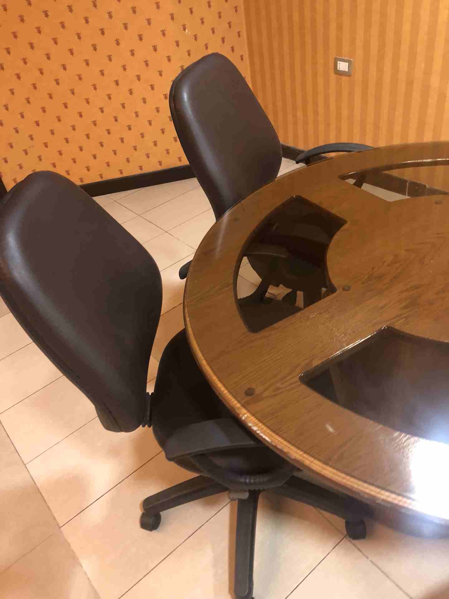 Meeting Table
لا تنسَ أنك شاهدت هذا الإعلان في عنكبوت
I have a meeting table for sale with 6 chai...