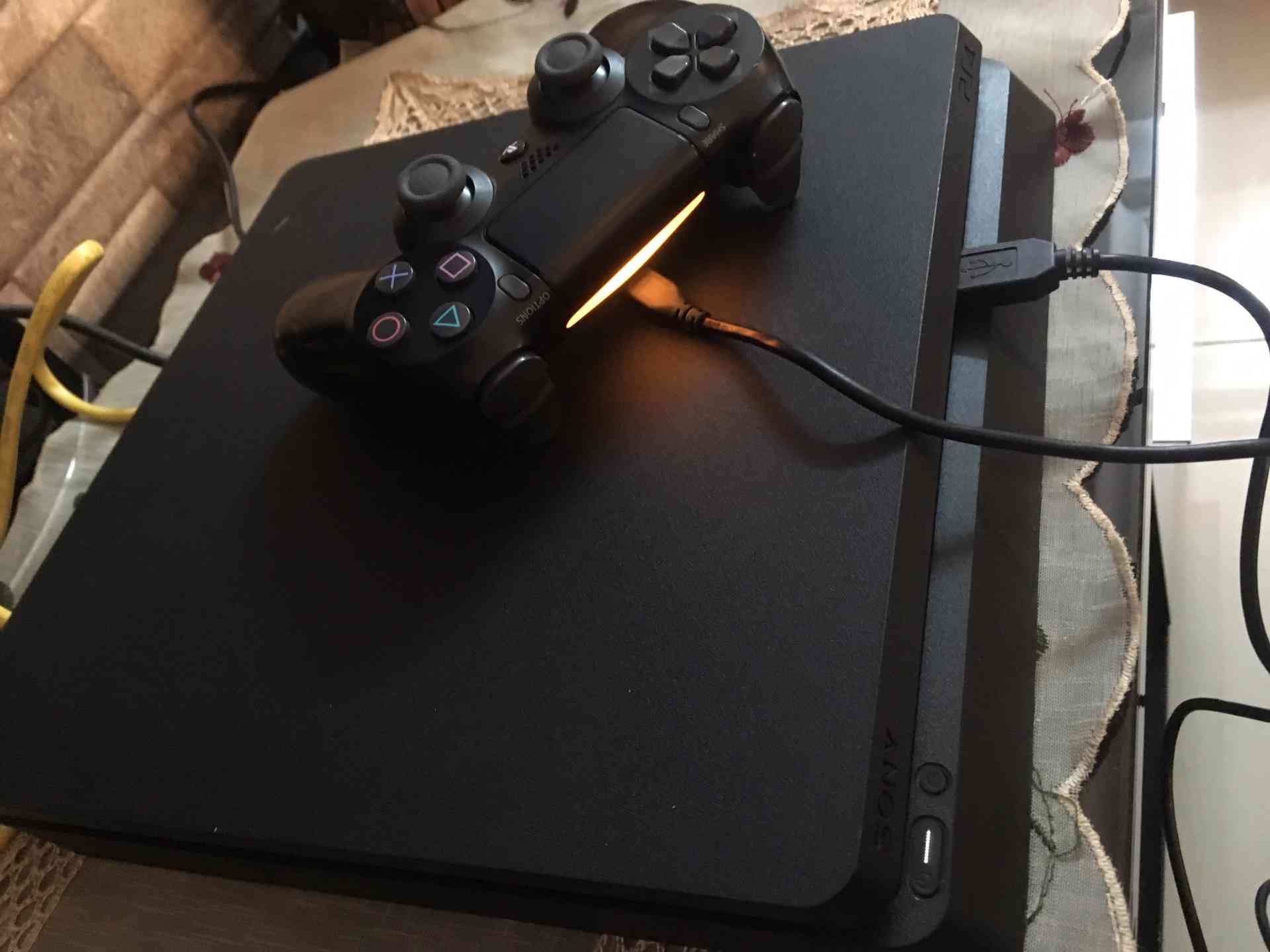 ps4 with Dead Red 2
لا تنسَ أنك شاهدت هذا الإعلان في عنكبوت
مستخدم اقل من شهرين بحالة الوكالة...