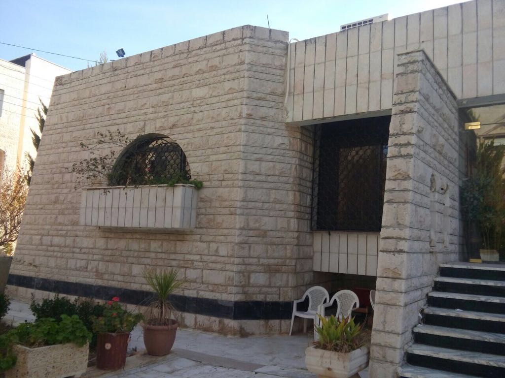 فيلا للبيع في خلدا خلف مخابز براديس
لا تنسَ أنك شاهدت هذا الإعلان في عنكبوت
فيلا على مساحة أر...