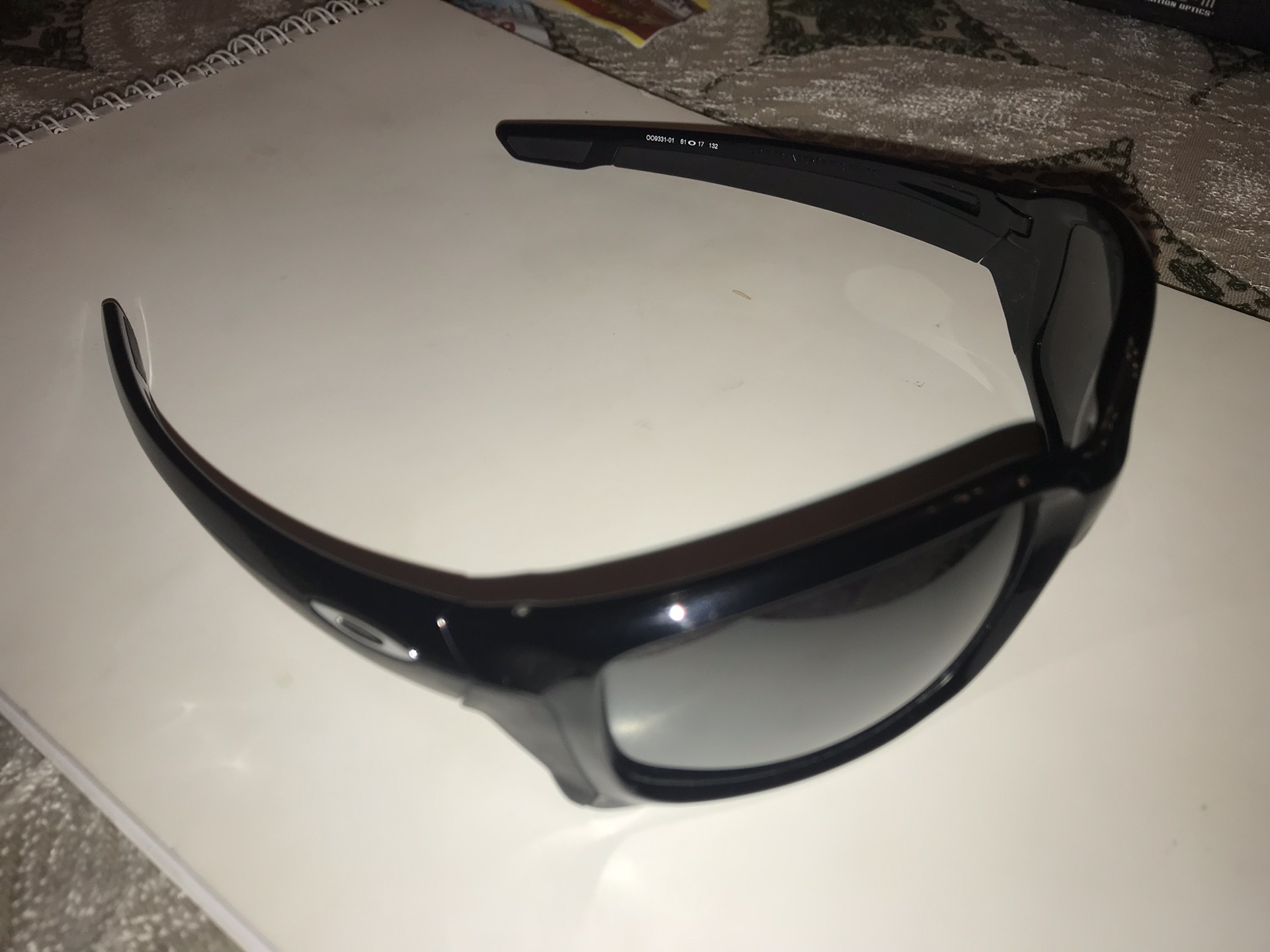 Oakley
لا تنسَ أنك شاهدت هذا الإعلان في عنكبوت
النوع straightlink صناعة أمريكية
نوعية العدسة...