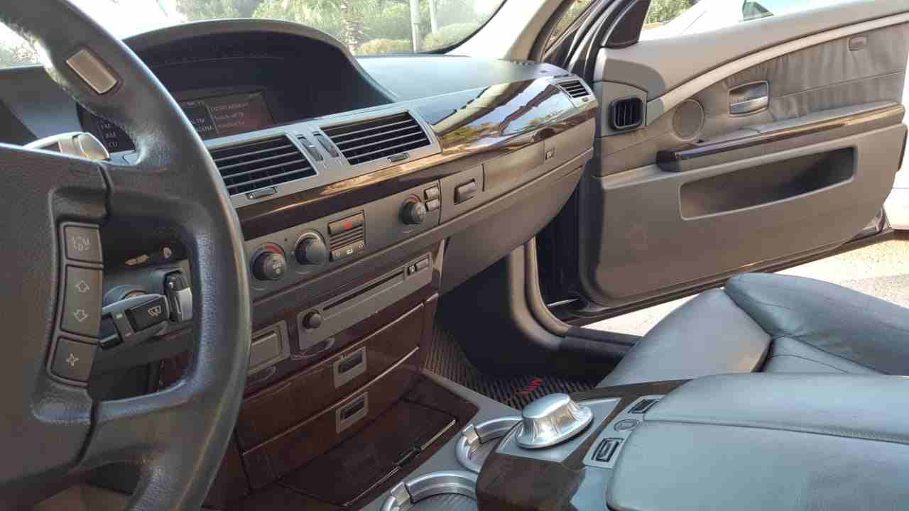BMW 735li    2002                                            


	 				لا تنسَ أنك شاهدت هذا الإعلان في عنكبوت            
	 				
                            محرك 4400cc  . فتحة . حساسات . شاشه . ت...