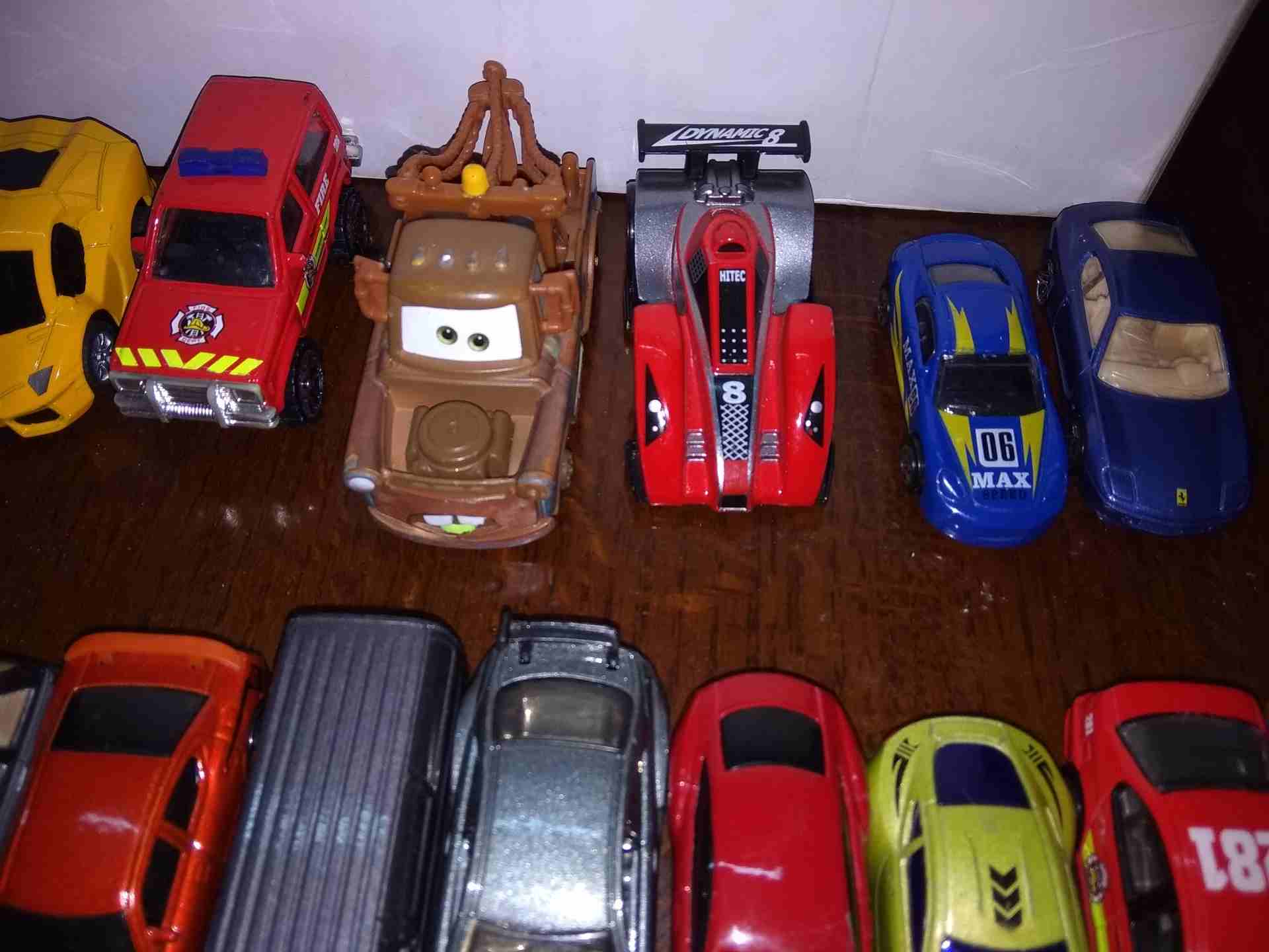 سيارات حديد                                            


	 				لا تنسَ أنك شاهدت هذا الإعلان في عنكبوت            
	 				
                            20 سيارة حديد أغلبهم Hot wheels و maisto...