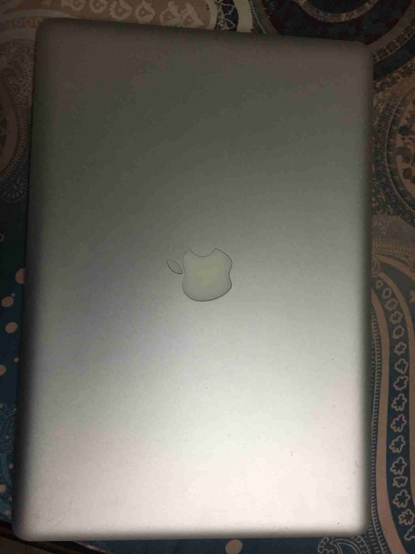 MacBook i7 2012                                            


	 				لا تنسَ أنك شاهدت هذا الإعلان في عنكبوت            
	 				
                            المواصفات موجودة في الصورة 
الجهاز نظيف...