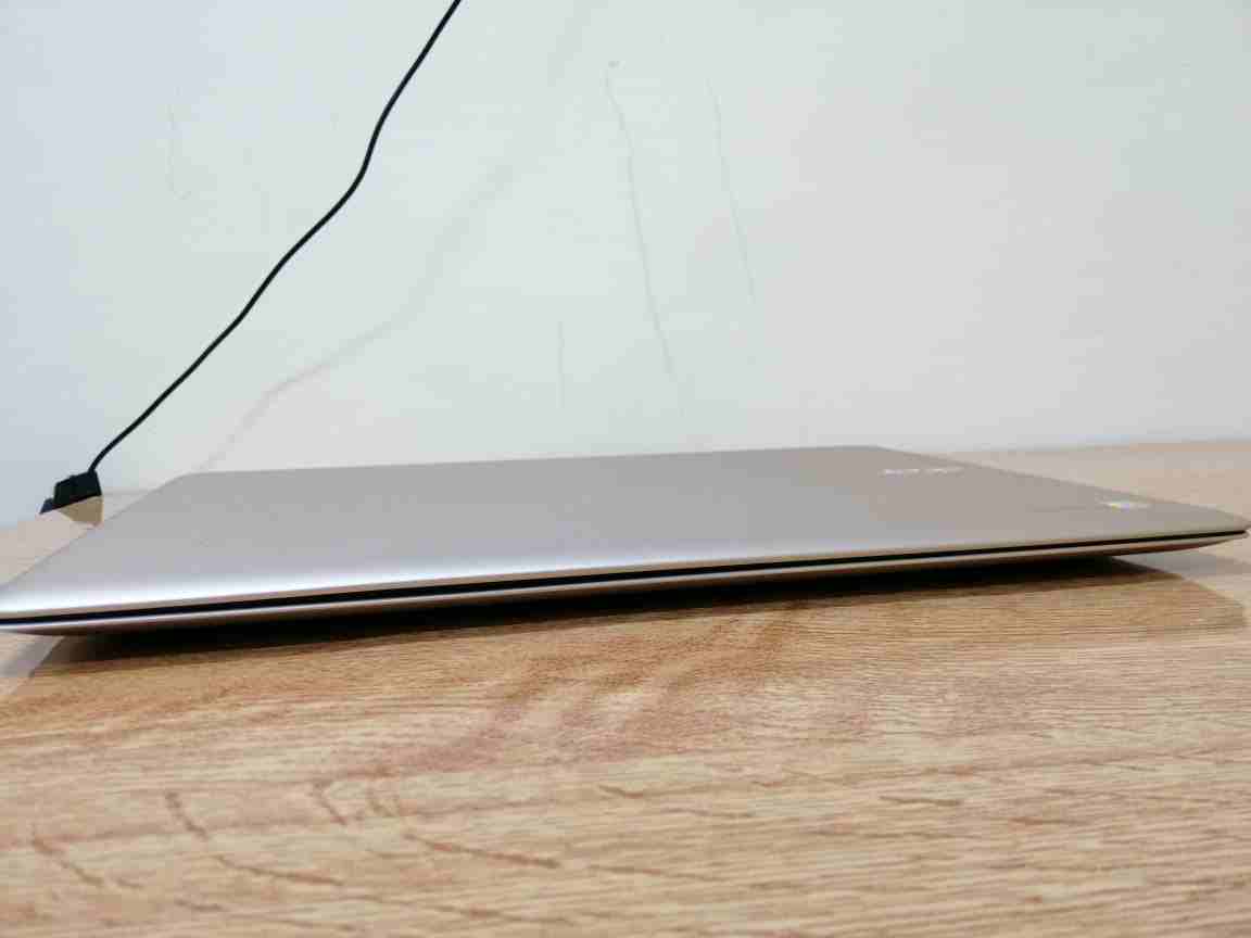 نوت بوك وكالة بالكرتونة
لا تنسَ أنك شاهدت هذا الإعلان في عنكبوت
Chromebook 14 CB3-431-C5FM مديل ا...