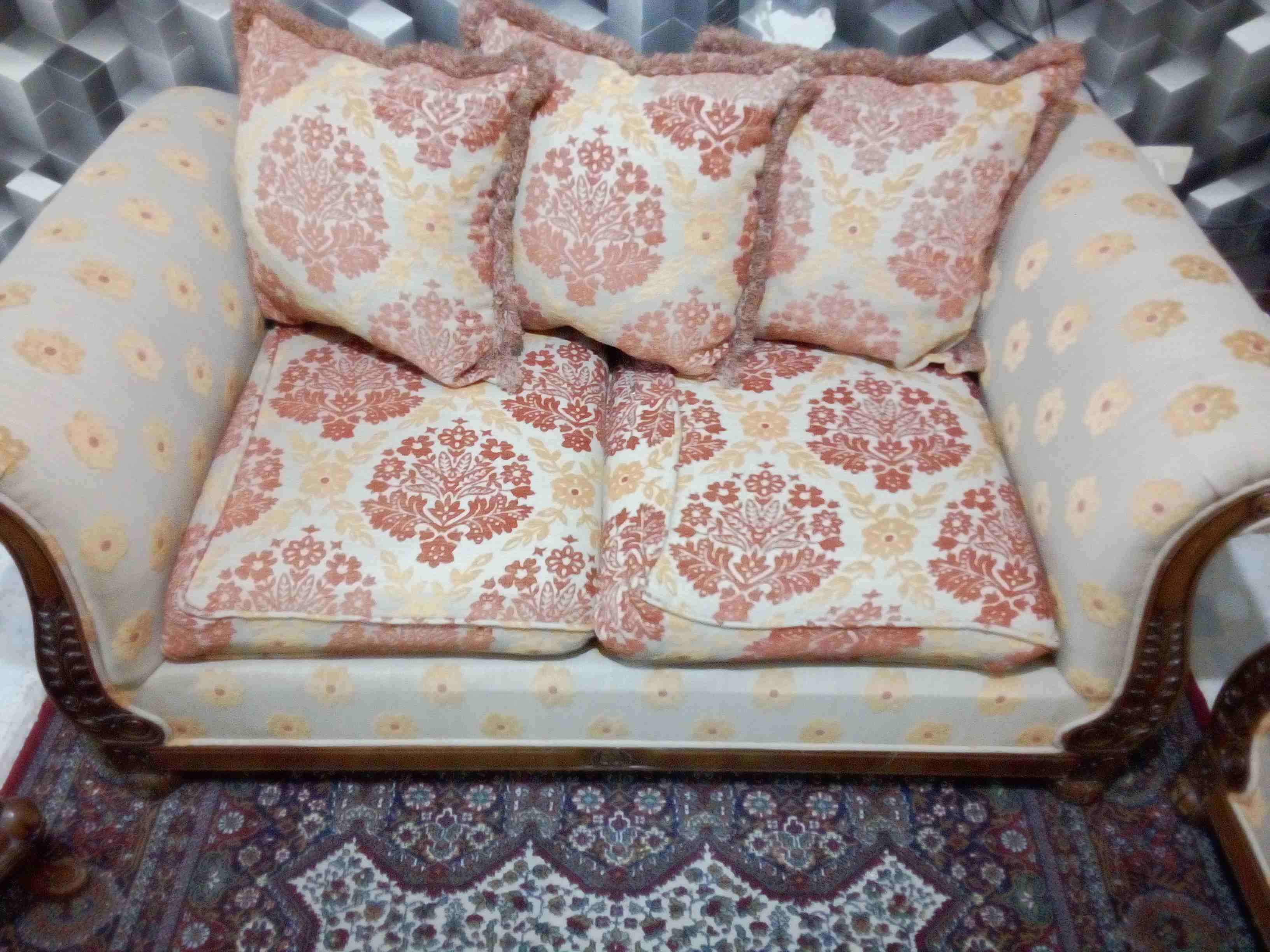 طقم كنب للبيع
لا تنسَ أنك شاهدت هذا الإعلان في عنكبوت
طقم كنب نظيف جدا جدا بسعر مغري و الصور بتب...
