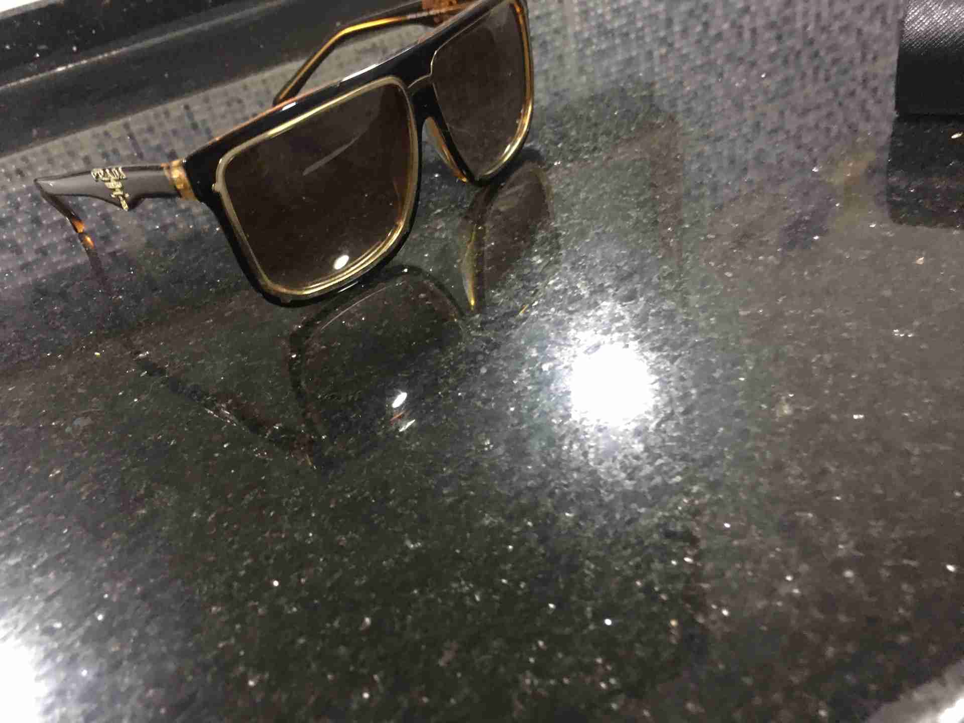 نظارات Prada
لا تنسَ أنك شاهدت هذا الإعلان في عنكبوت
نظارات Prada اصلية 100٪‏ بحالة الجد...