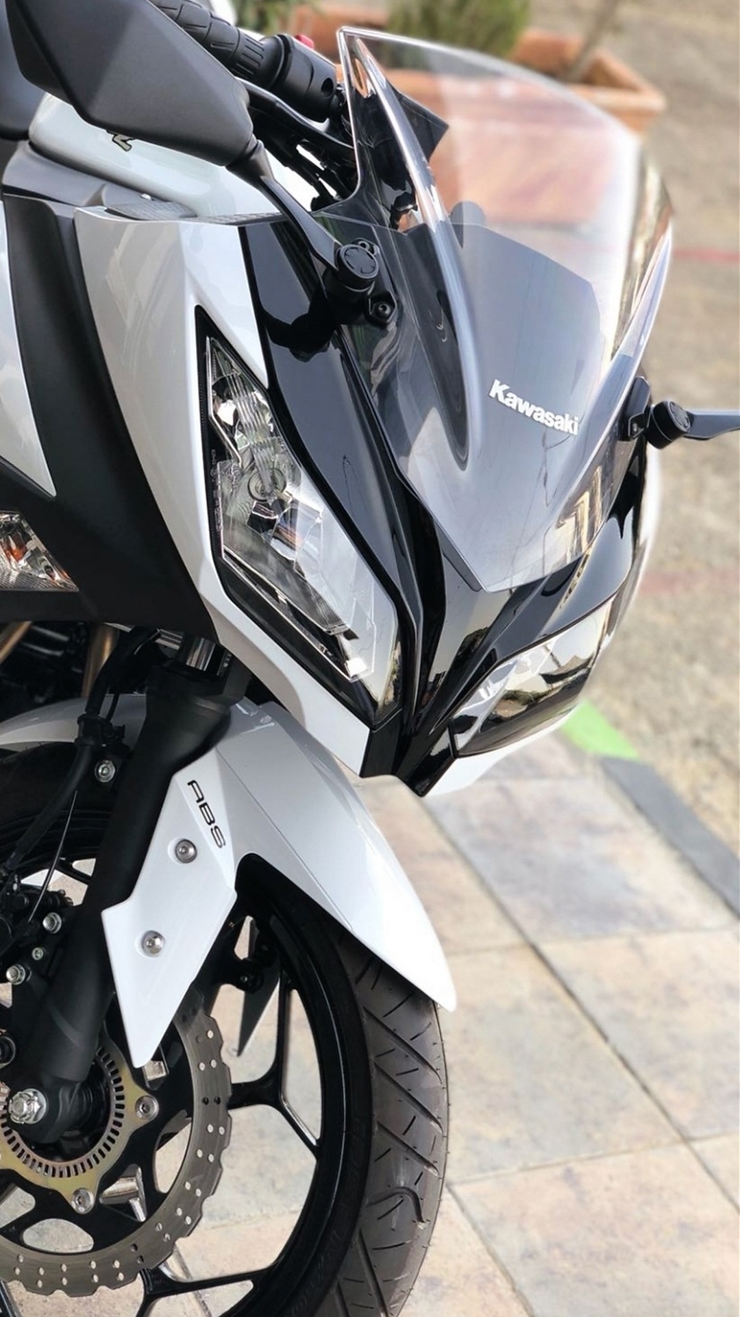 kawasaki ninja 300 2017                                            


	 				لا تنسَ أنك شاهدت هذا الإعلان في عنكبوت            
	 				
                                - نينجا 300 
- لون ابيض لؤلؤي...