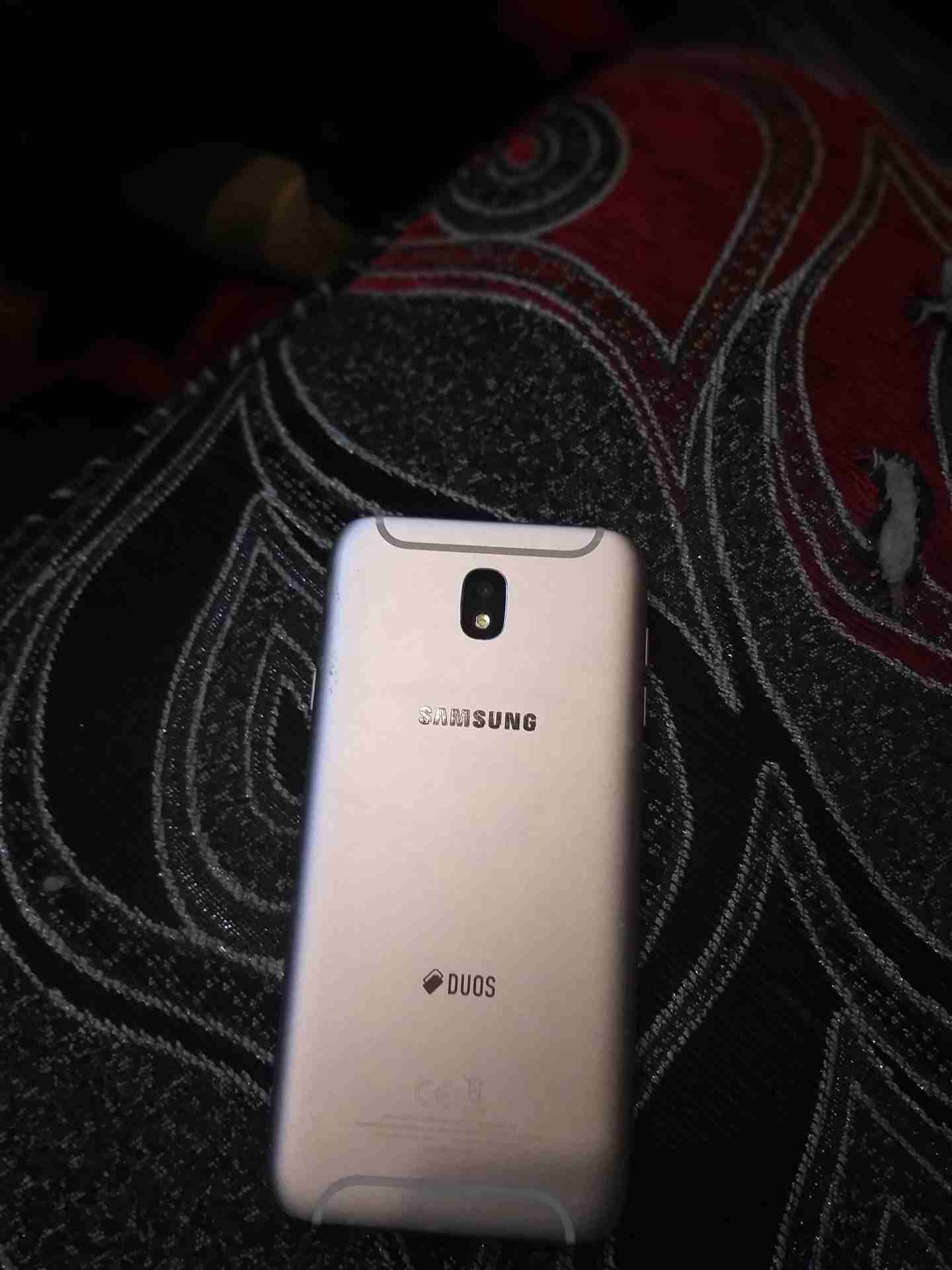 samsung j7 pro 64g                                            


	 				لا تنسَ أنك شاهدت هذا الإعلان في عنكبوت            
	 				
                            الجهاز وكاله معو كرتونه وشااحن 
خدوش خ...
