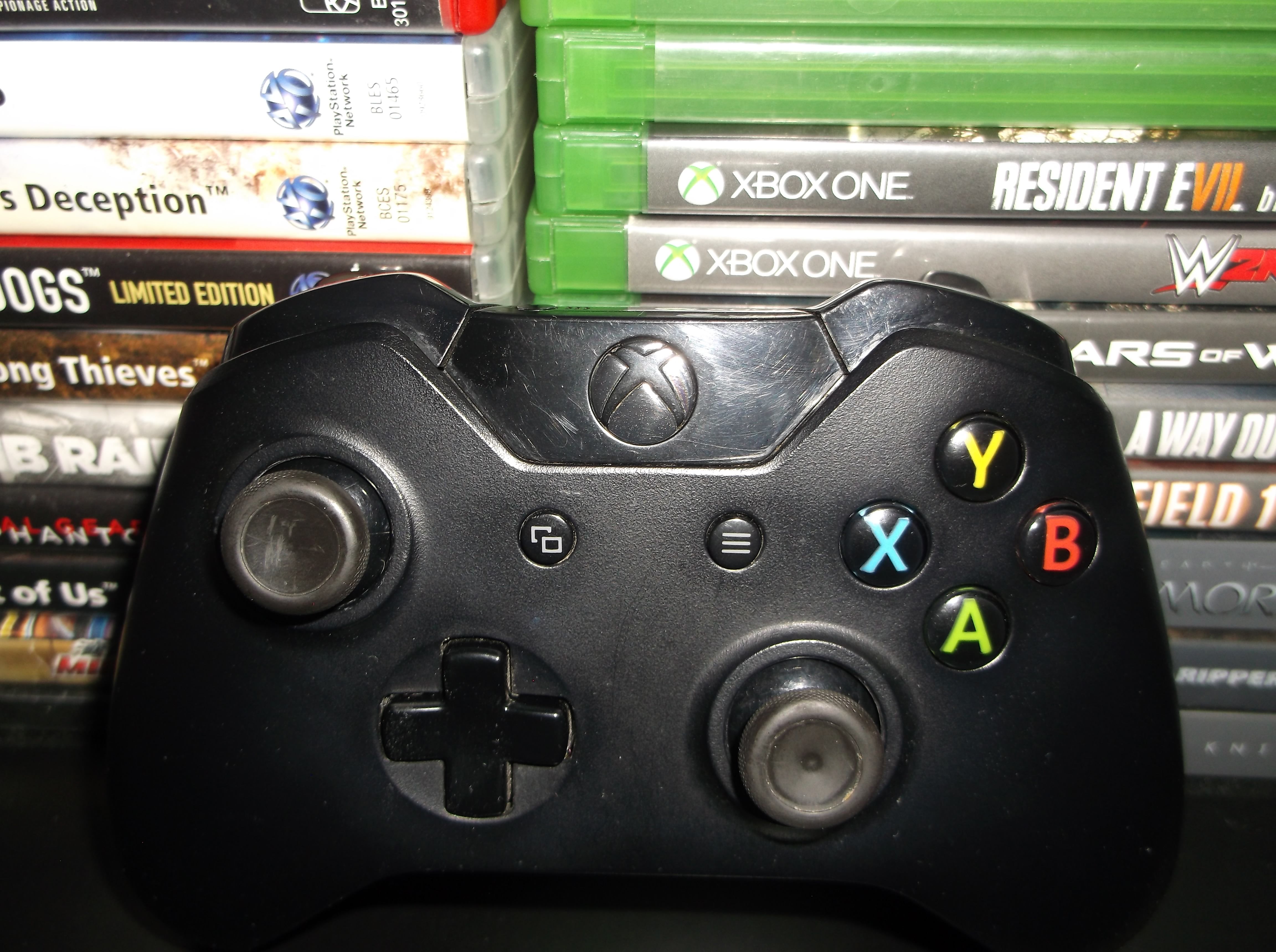 يد xbox one
لا تنسَ أنك شاهدت هذا الإعلان في عنكبوت
اليد نظيفه مافيها عيب...