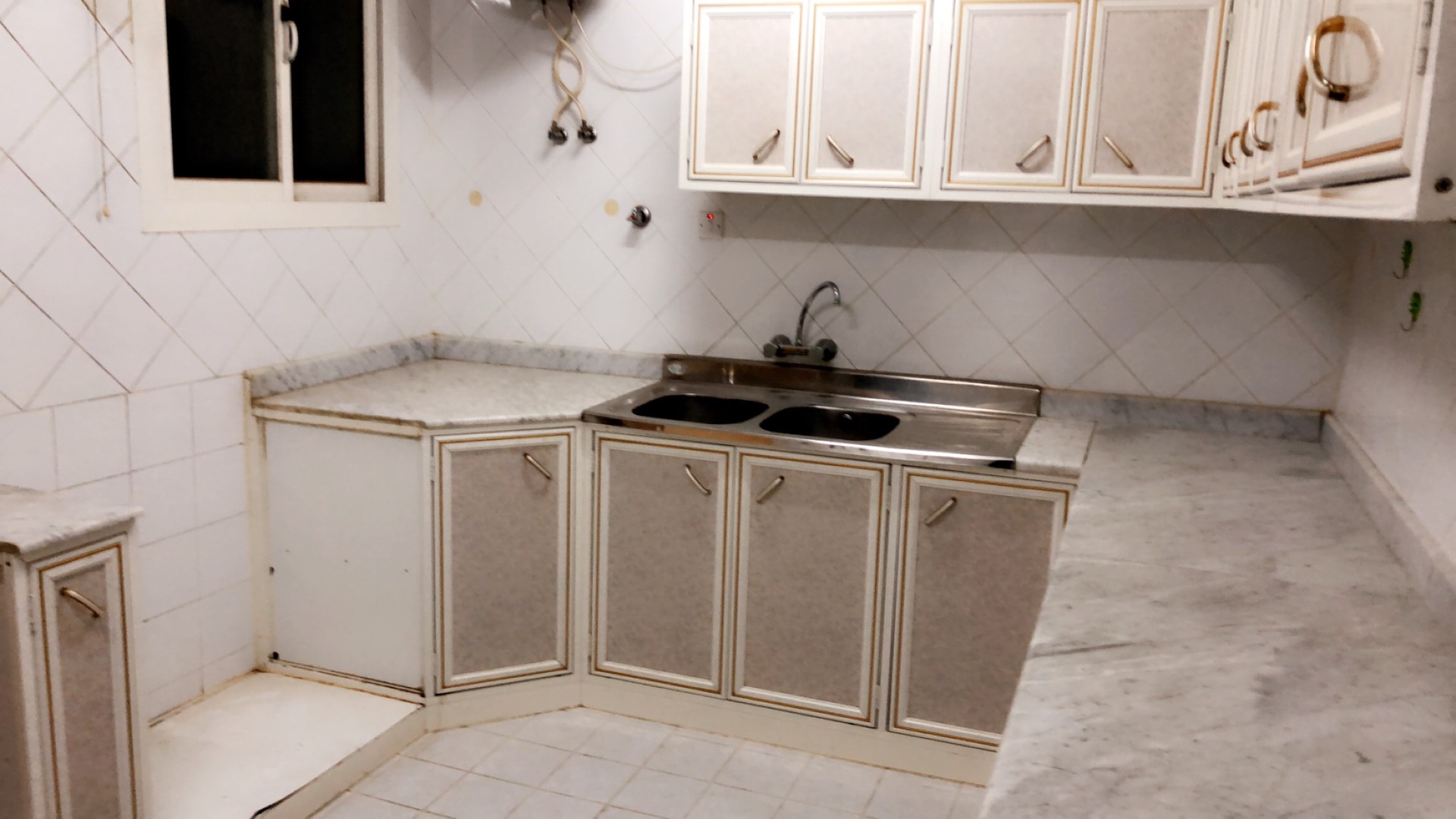 مطبخ نظيف للبيع                                            


	 				لا تنسَ أنك شاهدت هذا الإعلان في عنكبوت            
	 				
                                مطبخ بحاله جيده جداً للبيع
مساحته 7 م...