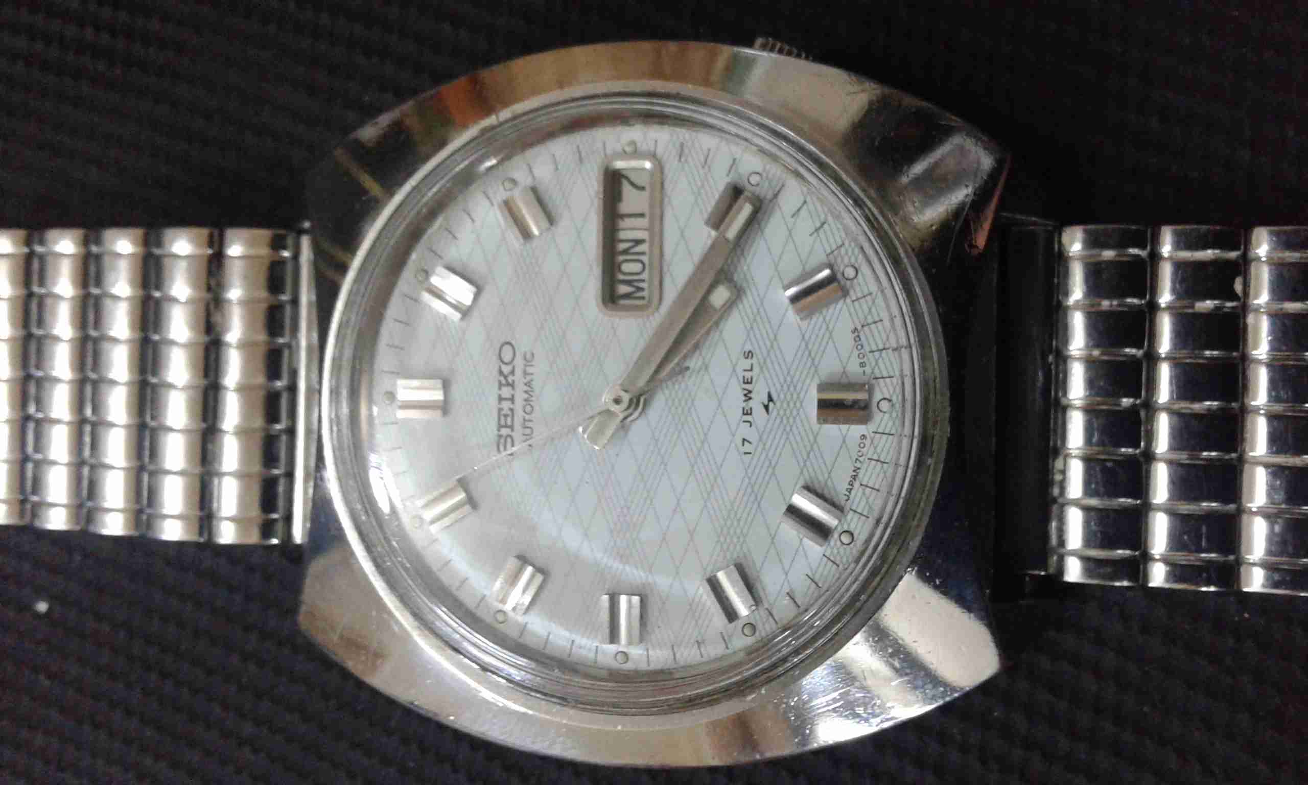 ساعة Seiko                                            


	 				لا تنسَ أنك شاهدت هذا الإعلان في عنكبوت            
	 				
                                ساعة يابانية نوع Seiko .. اوتوماتيك .. لون...