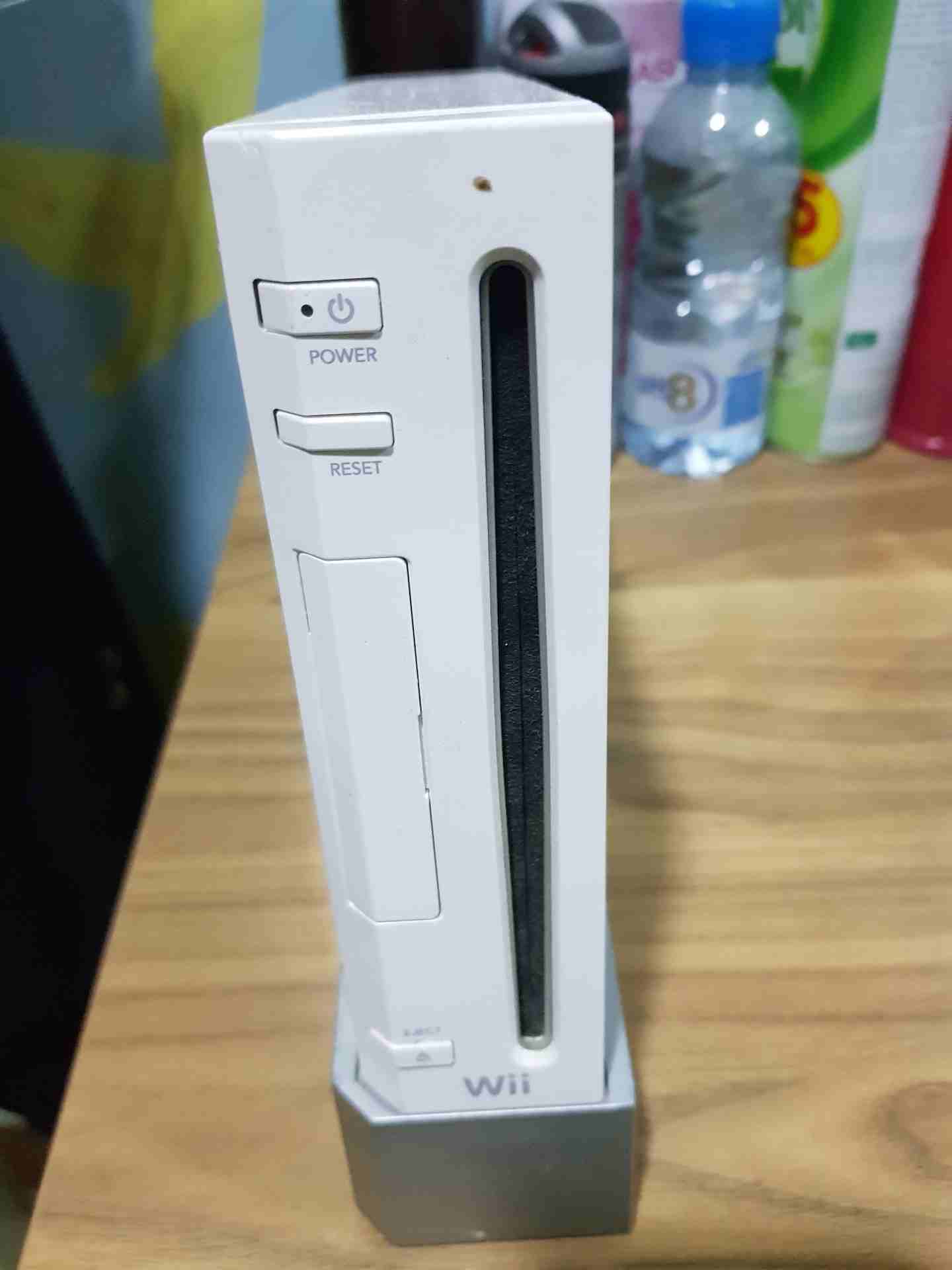 جهاز wii                                            


	 				لا تنسَ أنك شاهدت هذا الإعلان في عنكبوت            
	 				
                            جهاز wii مع اغراضه...
