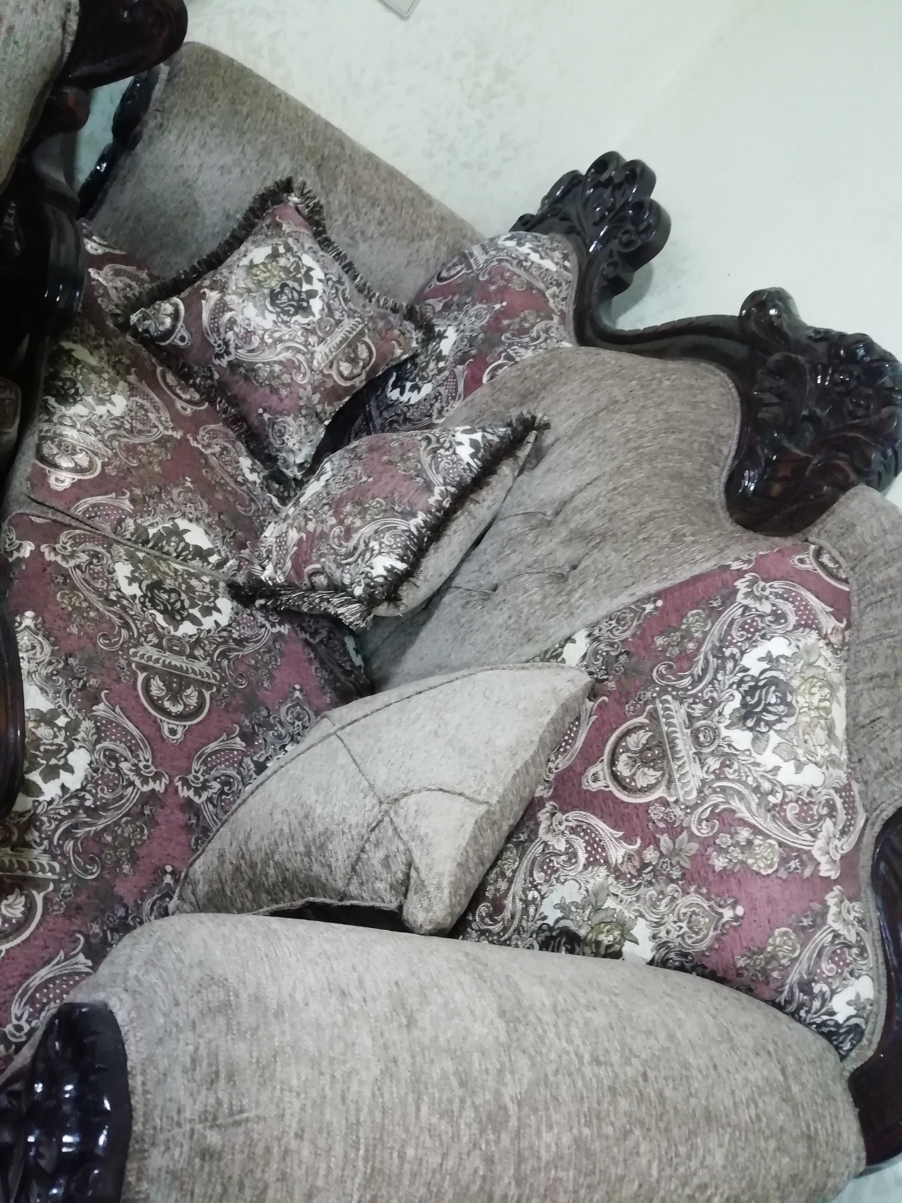 طقمين مصري خشب زان بسعر مغري تصفيه مع جلسه 24مقعد
لا تنسَ أنك شاهدت هذا الإعلان في عنكبوت
طقم...