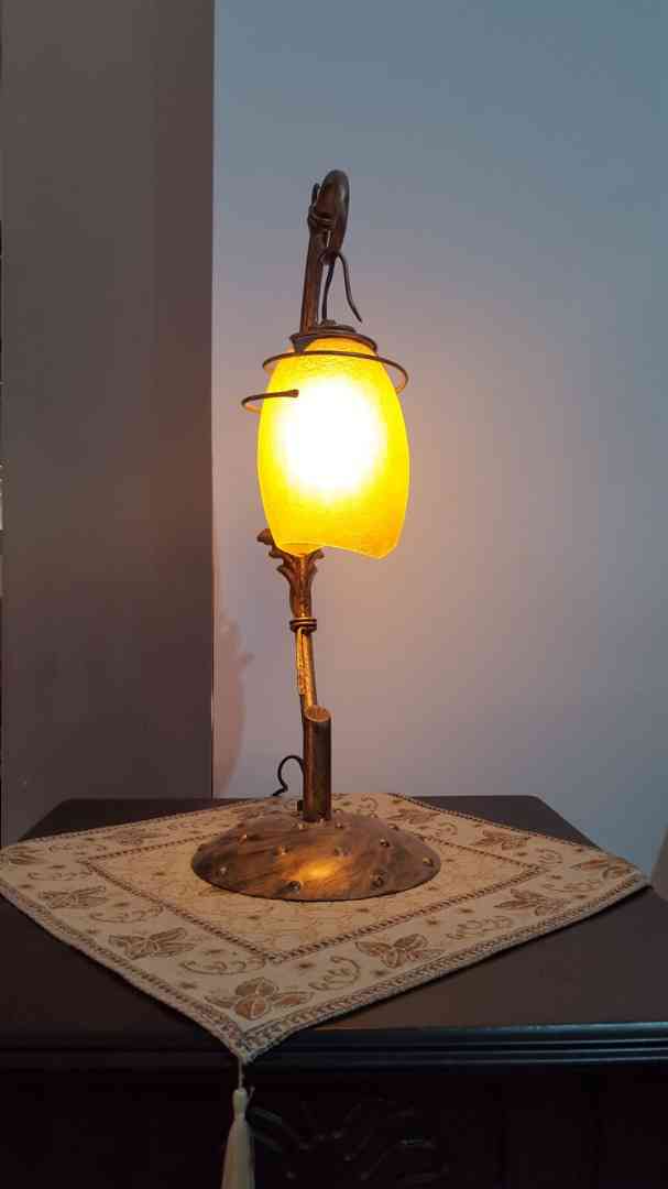 Table Lamp جميل بسعر حلو للبيع
لا تنسَ أنك شاهدت هذا الإعلان في عنكبوت
-تيبل لامب منحوت بطريق...