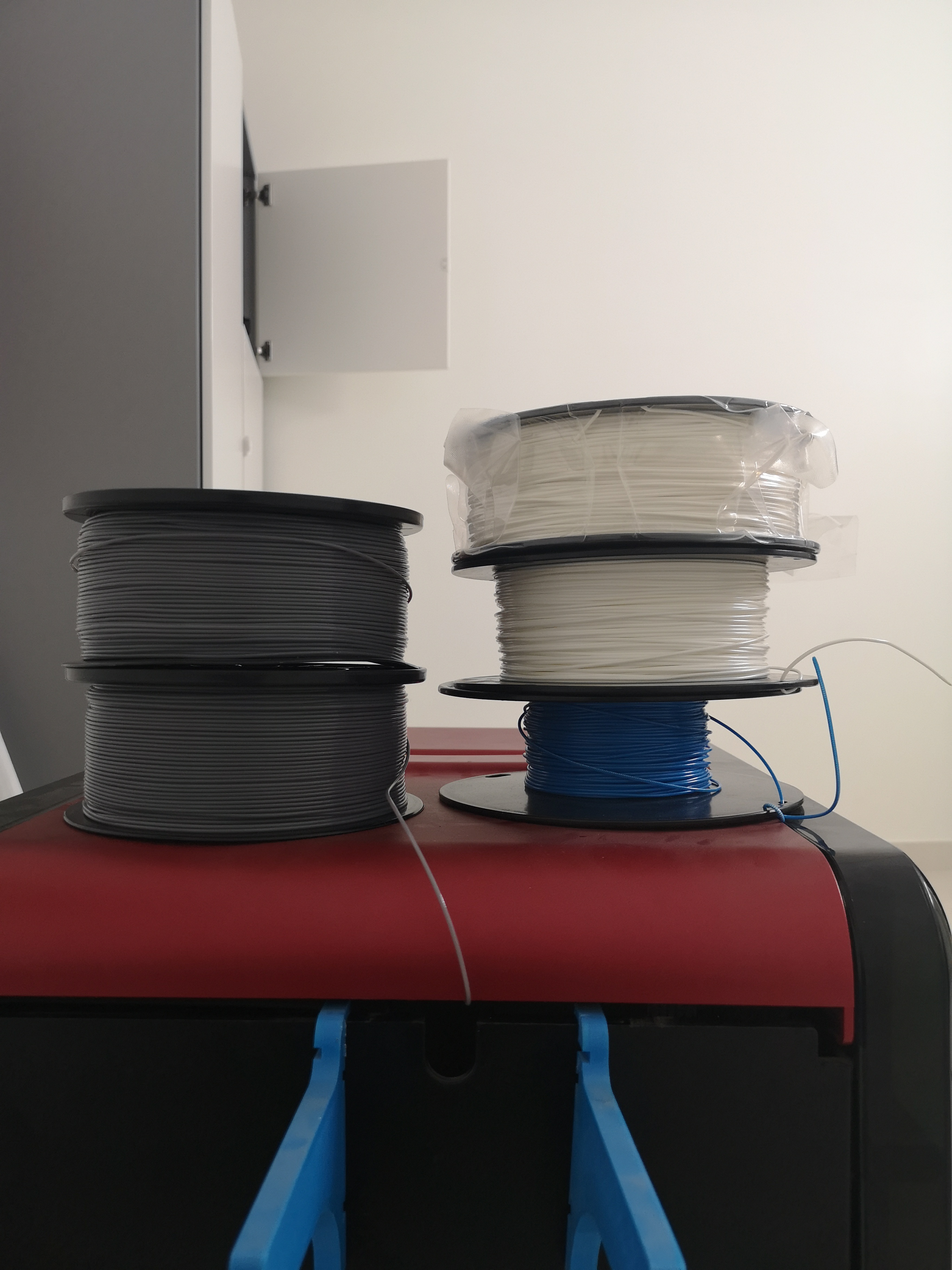 طابعة مجسمات 3D
لا تنسَ أنك شاهدت هذا الإعلان في عنكبوت
طابعة 3d من شركة xyz موديل da vinci p...