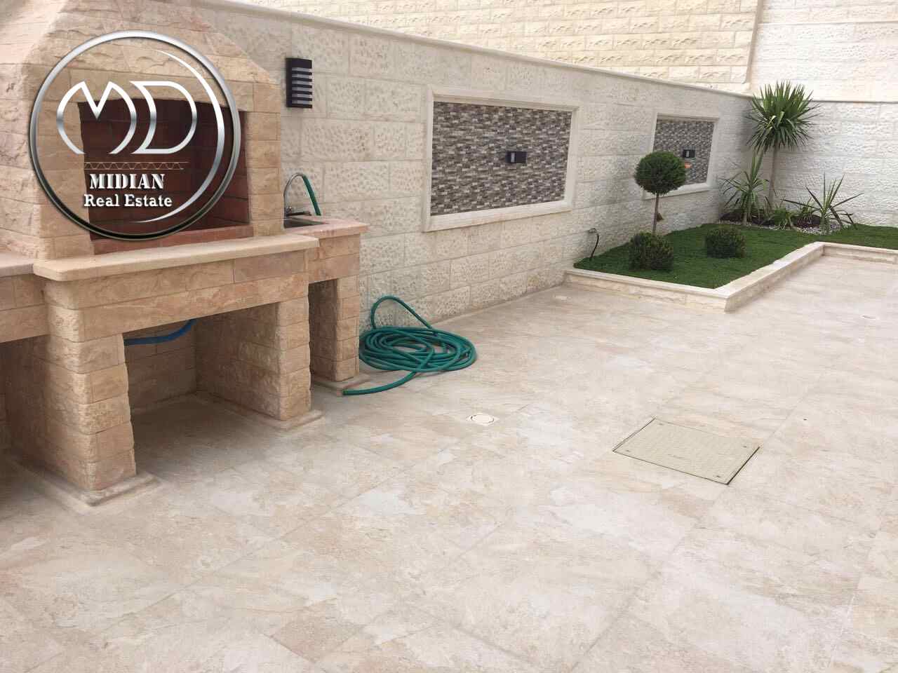 فيلا دوبلكس فارغه للبيع او للايجار في الظهير مساحه البناء 600م مع ترس وحديقه تشطيبات فاخرة
لا تنسَ أنك شاهدت هذا الإعلان في عنكبوت...