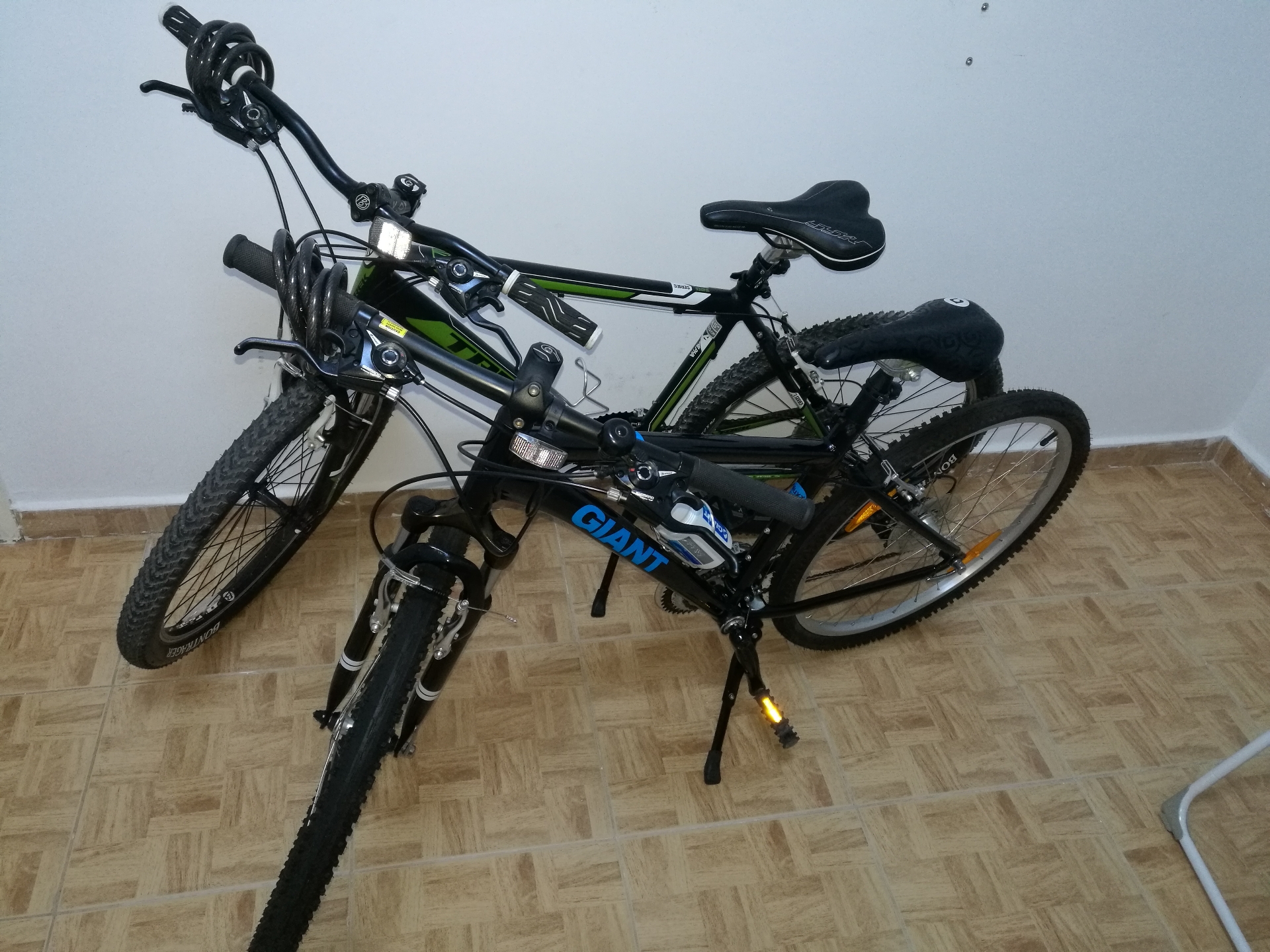 دراجات هوائية أصلية بحالة ممتازة TREK 3500  &amp; GIANT SNAP S                                            


	 				لا تنسَ أنك شاهدت هذا الإعلان في عنكبوت...