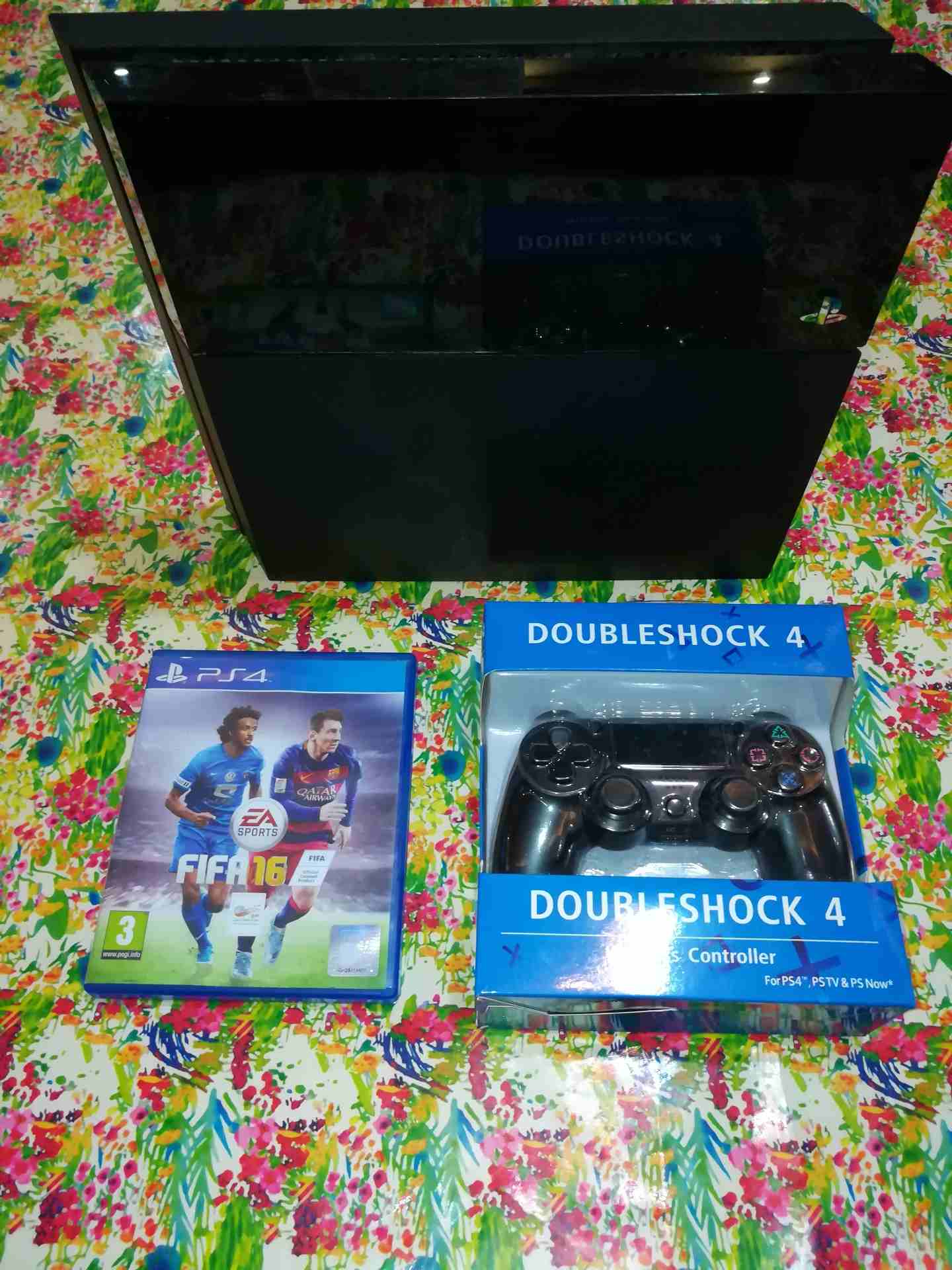 بلايستيشن 4 بحالة ممتازة جدا جدا                                            


	 				لا تنسَ أنك شاهدت هذا الإعلان في عنكبوت            
	 				
                            ps4 500g
fifa16 جديد غير...