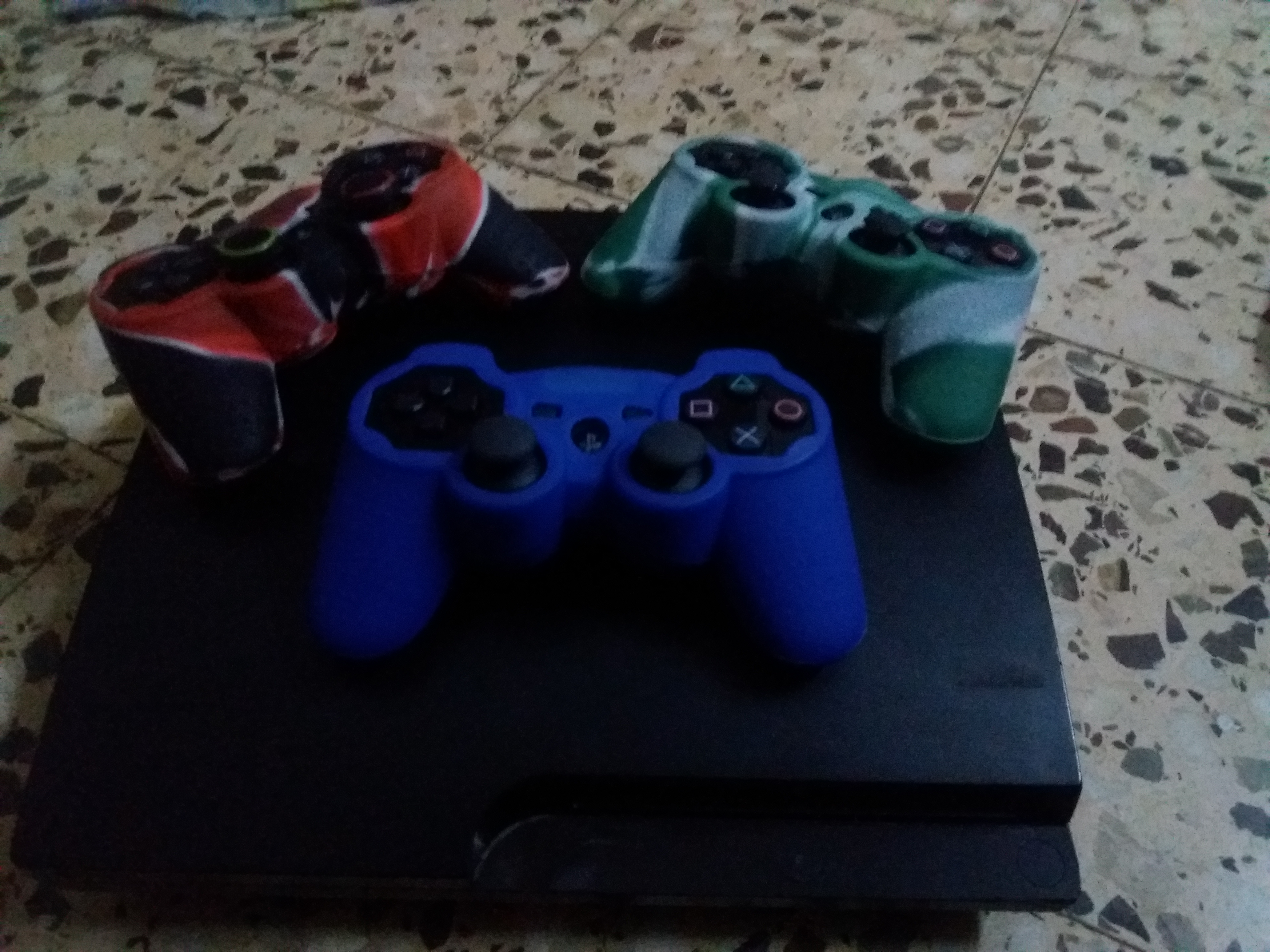 ps3 مستعمل خفيف جدا شبه جديد مكفول 3 ايام
لا تنسَ أنك شاهدت هذا الإعلان في عنكبوت
الجهاز وكال...