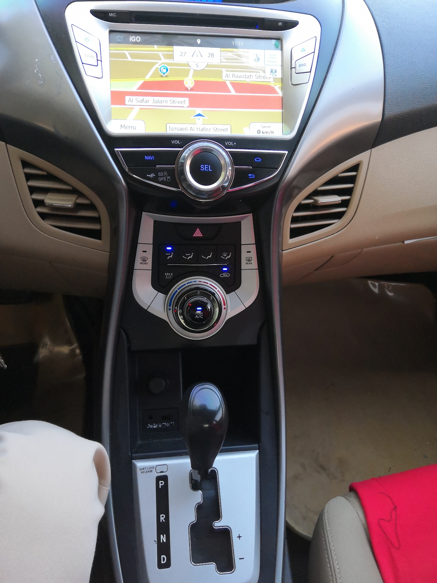 Hyundai Elantra 2013 automatic Mid Option
لا تنسَ أنك شاهدت هذا الإعلان في عنكبوت
1.8 cc
Goo...