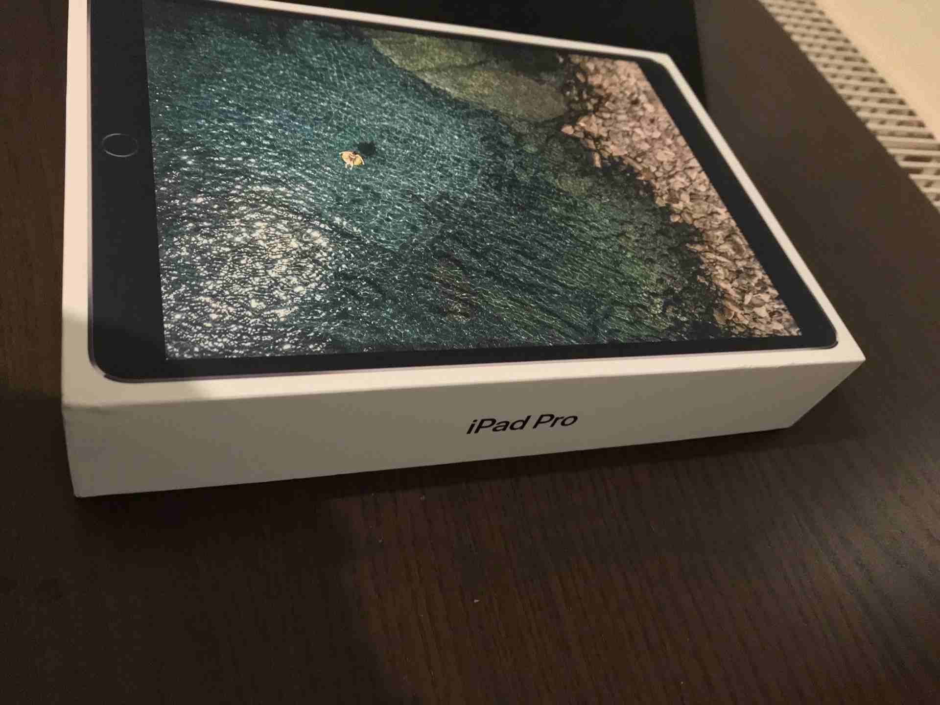 ipad pro 10.5 inch                                            


	 				لا تنسَ أنك شاهدت هذا الإعلان في عنكبوت            
	 				
                            Out of the box but not used...