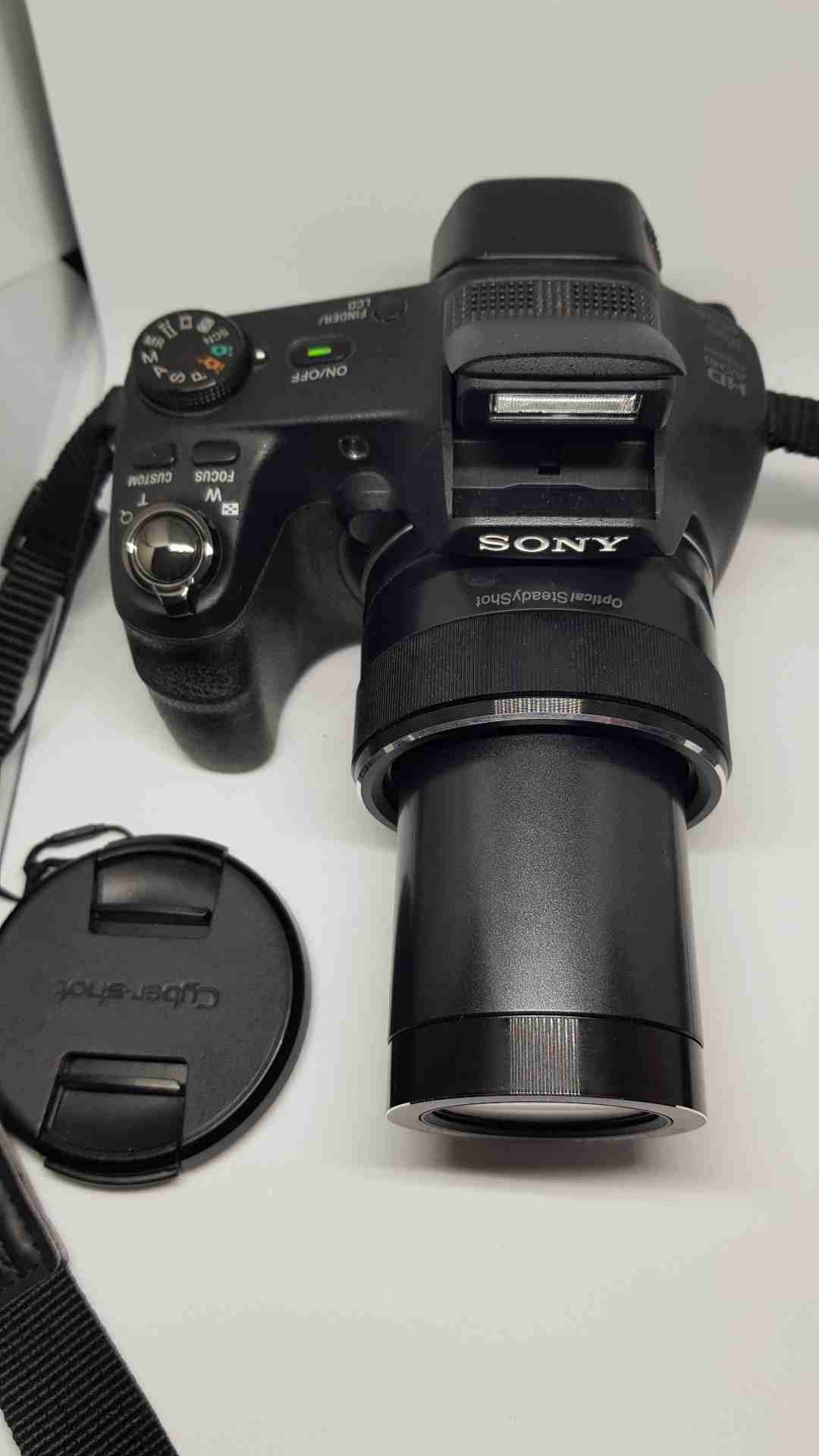 Sony Cyber-shot DSC-HX200V 18.2 MP 30X optical zoom
IN EXCELLENT CONDITION                                            


	 				لا تنسَ أنك شاهدت هذا الإعلان في عنكبوت...