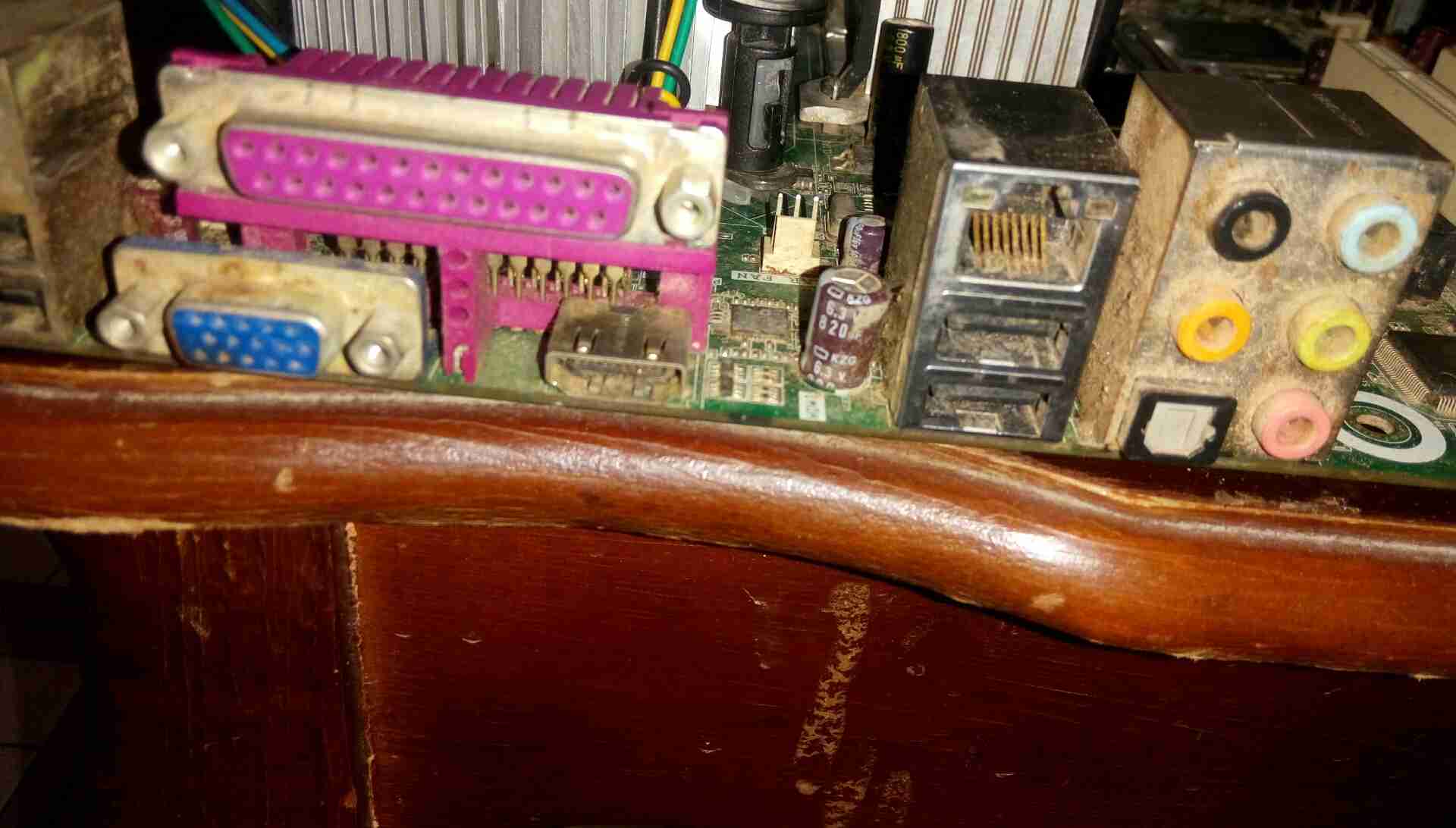 مذربورد انتل  ddr 3 قوي كثييير معااه كرت شاشة داخلي hd ومعاه قطع قوية اقرء تحت                                            


	 				لا تنسَ أنك شاهدت هذا الإعلان في عنكبوت...