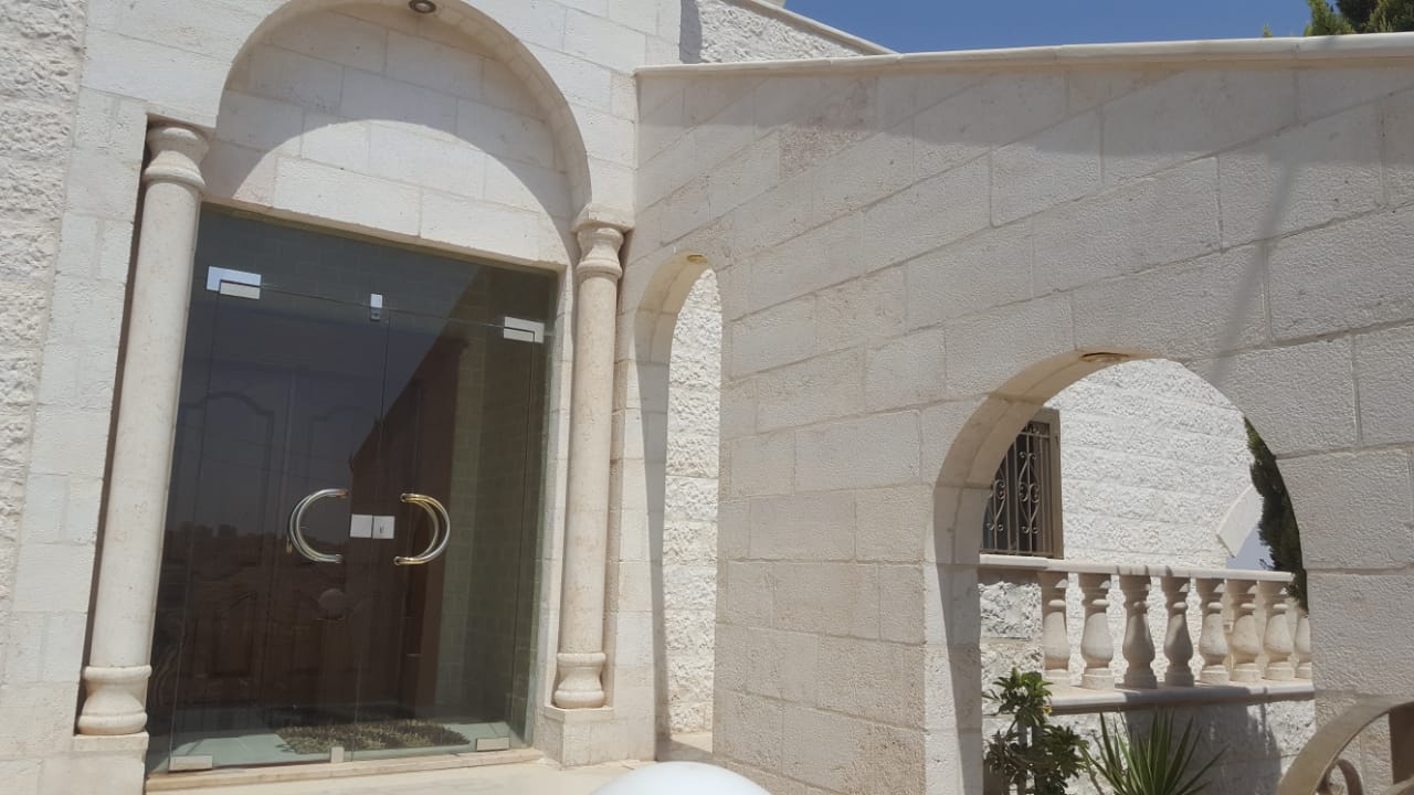 فيلا في ضاحية الرشيد الارض 560م والبناء 305م تتكون من طابقين الطابق الارضي 267م                                            


	 				لا تنسَ أنك شاهدت هذا الإعلان في عنكبوت...