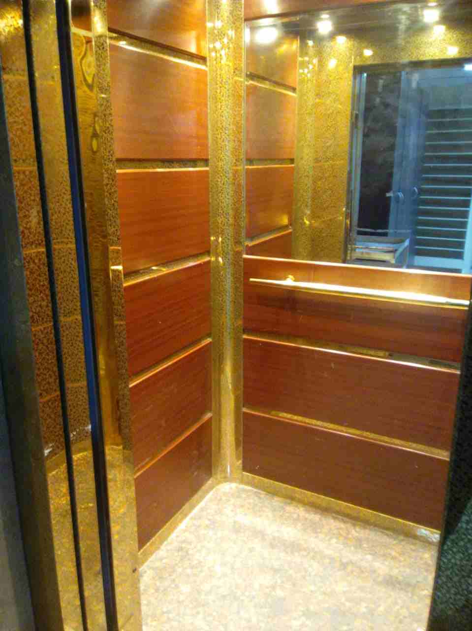مصاعد خارجية للعمارات غير المؤسس لها
لا تنسَ أنك شاهدت هذا الإعلان في عنكبوت
مصعد خارجي للعمارات...
