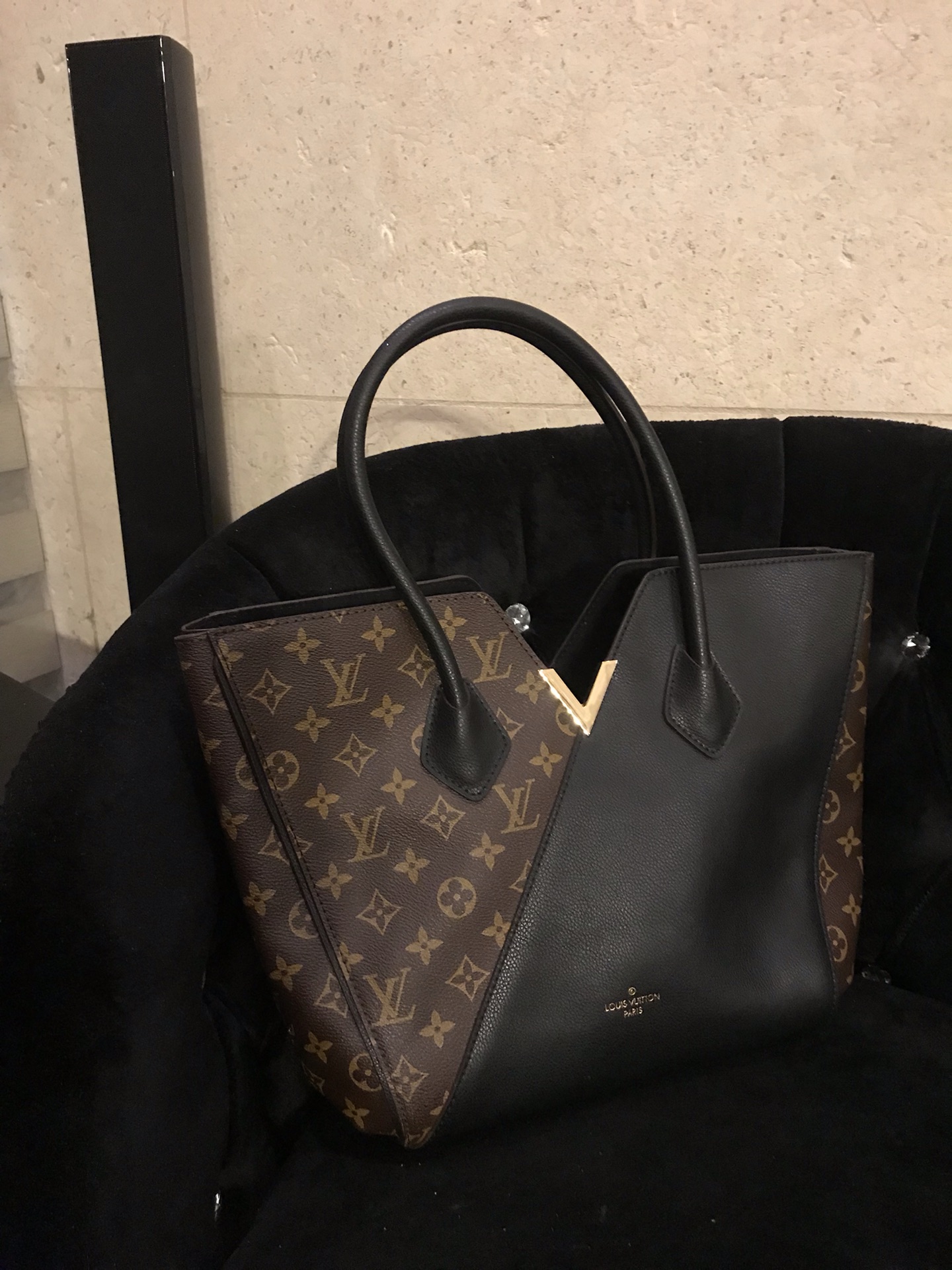 شنتة LV كوبي AAA بحالة جديدة للبيع السعر نهائي شامل التوصيل داخل عمان 40 دينار
لا تنسَ أنك شاهدت هذا الإعلان في عنكبوت...