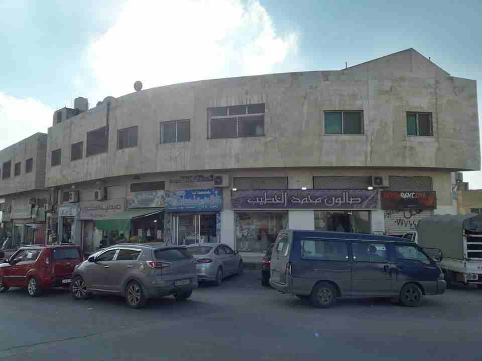 صالون ثلاث ابواب للبيع
لا تنسَ أنك شاهدت هذا الإعلان في عنكبوت
صالون للبيع في جاوا في منطقه تجاري...