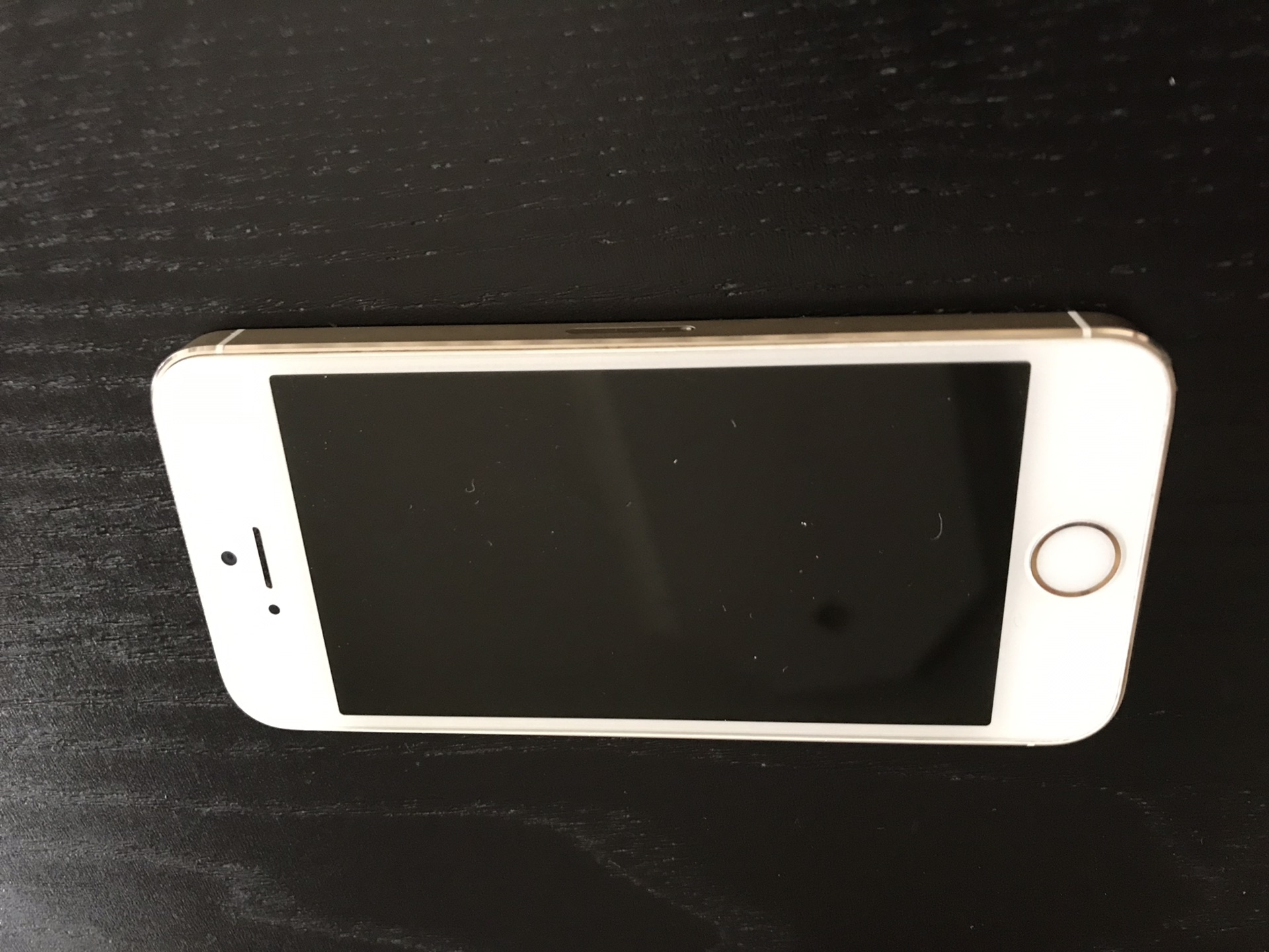 iPhone 5s Gold                                            


	 				لا تنسَ أنك شاهدت هذا الإعلان في عنكبوت            
	 				
                                iPhone 5s gold 16GB
بحاله جيده جدا
غير...
