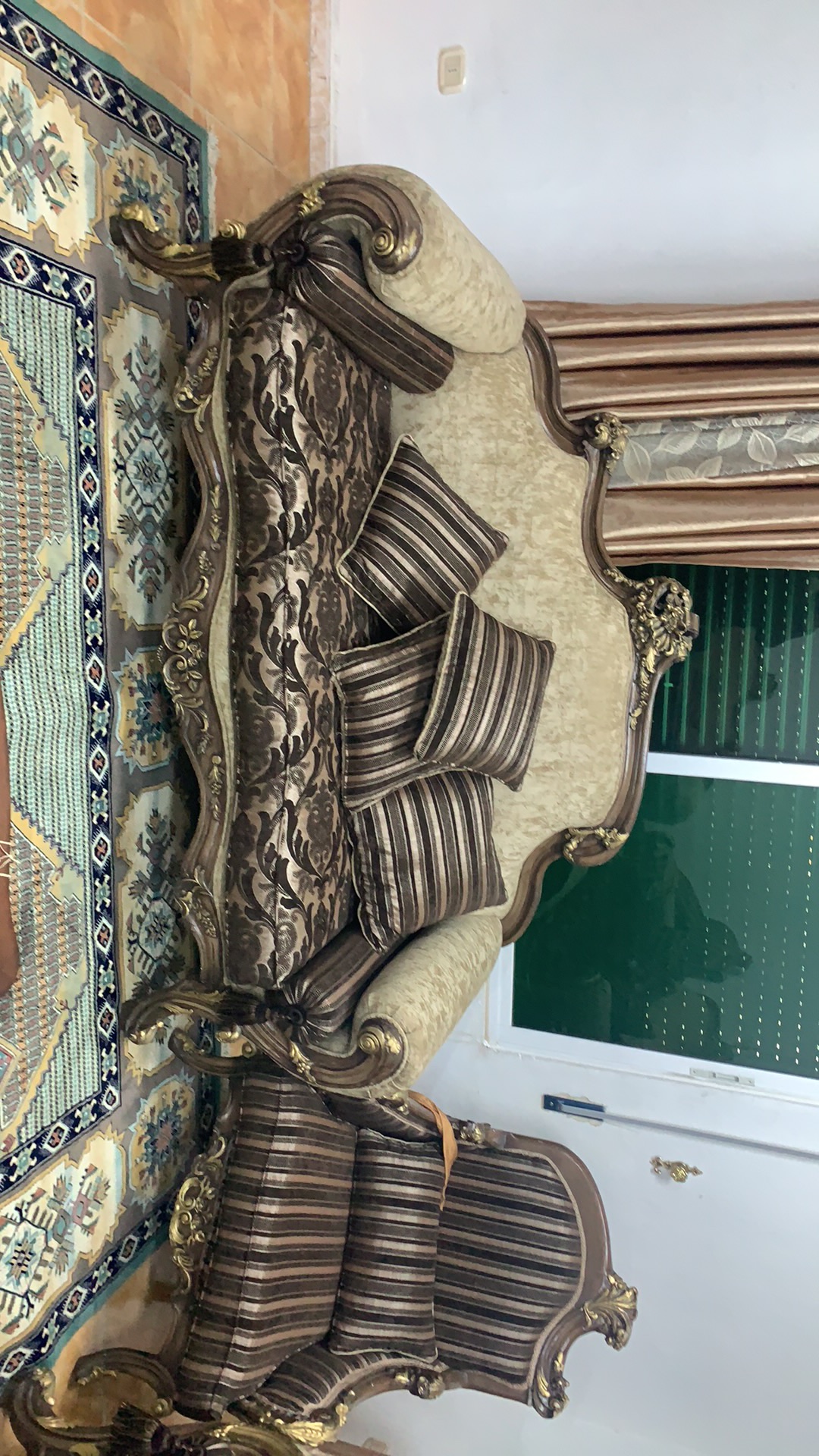 كنب اماراتي نظيف جدا استخدام شهر
لا تنسَ أنك شاهدت هذا الإعلان في عنكبوت
كنب ممتاز مع براديه...