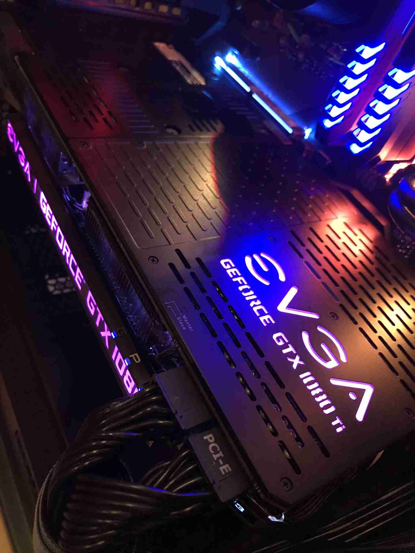 كيس جيل ثامن احترافي للالعاب والتصميم Gaming Case GTX 1080 Ti
لا تنسَ أنك شاهدت هذا الإعلان في عنكبوت...