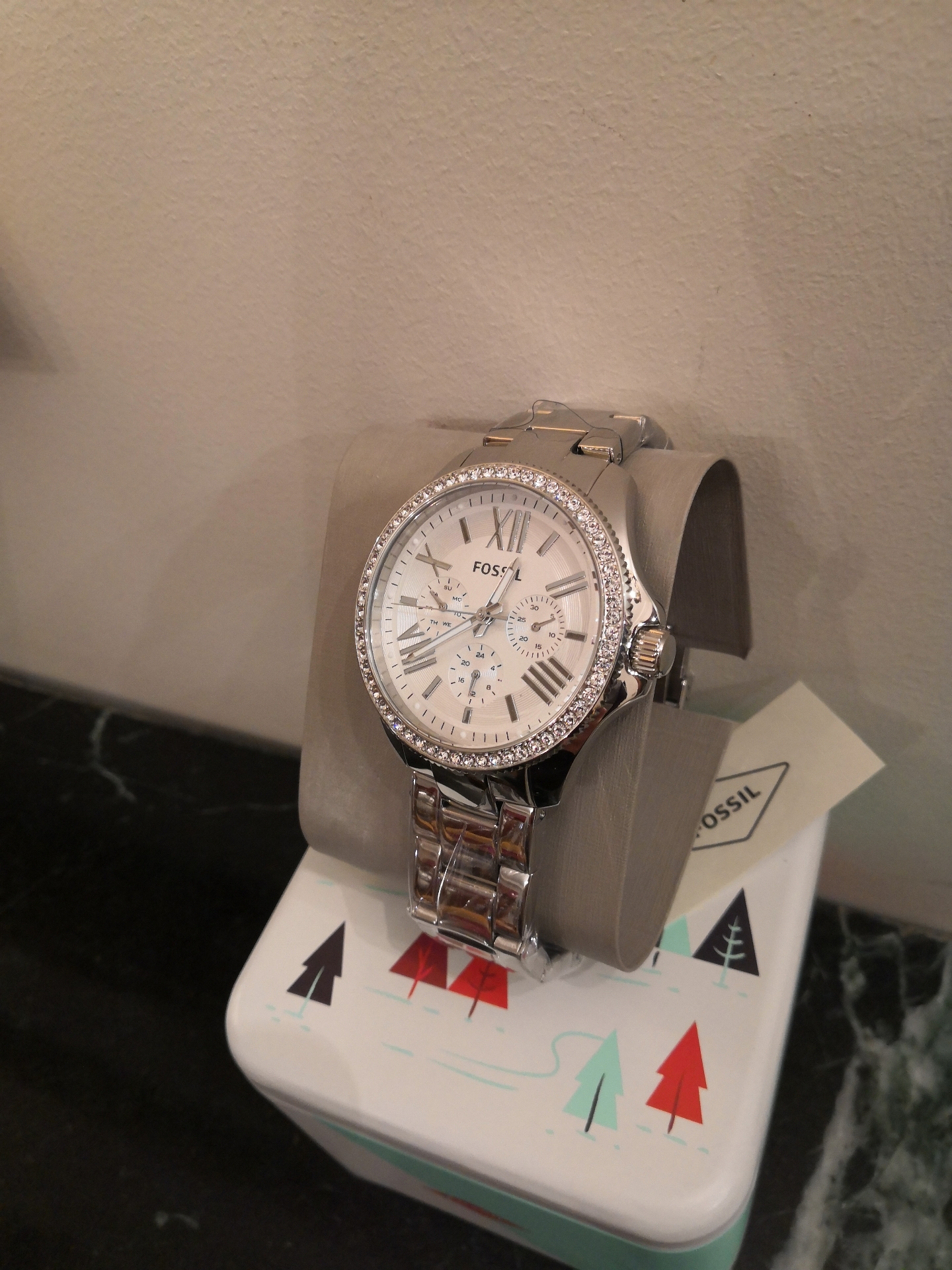 Original watches from USA & UK, fossil, guess and tommy hilfiger
لا تنسَ أنك شاهدت هذا الإعلان في عنكبوت...