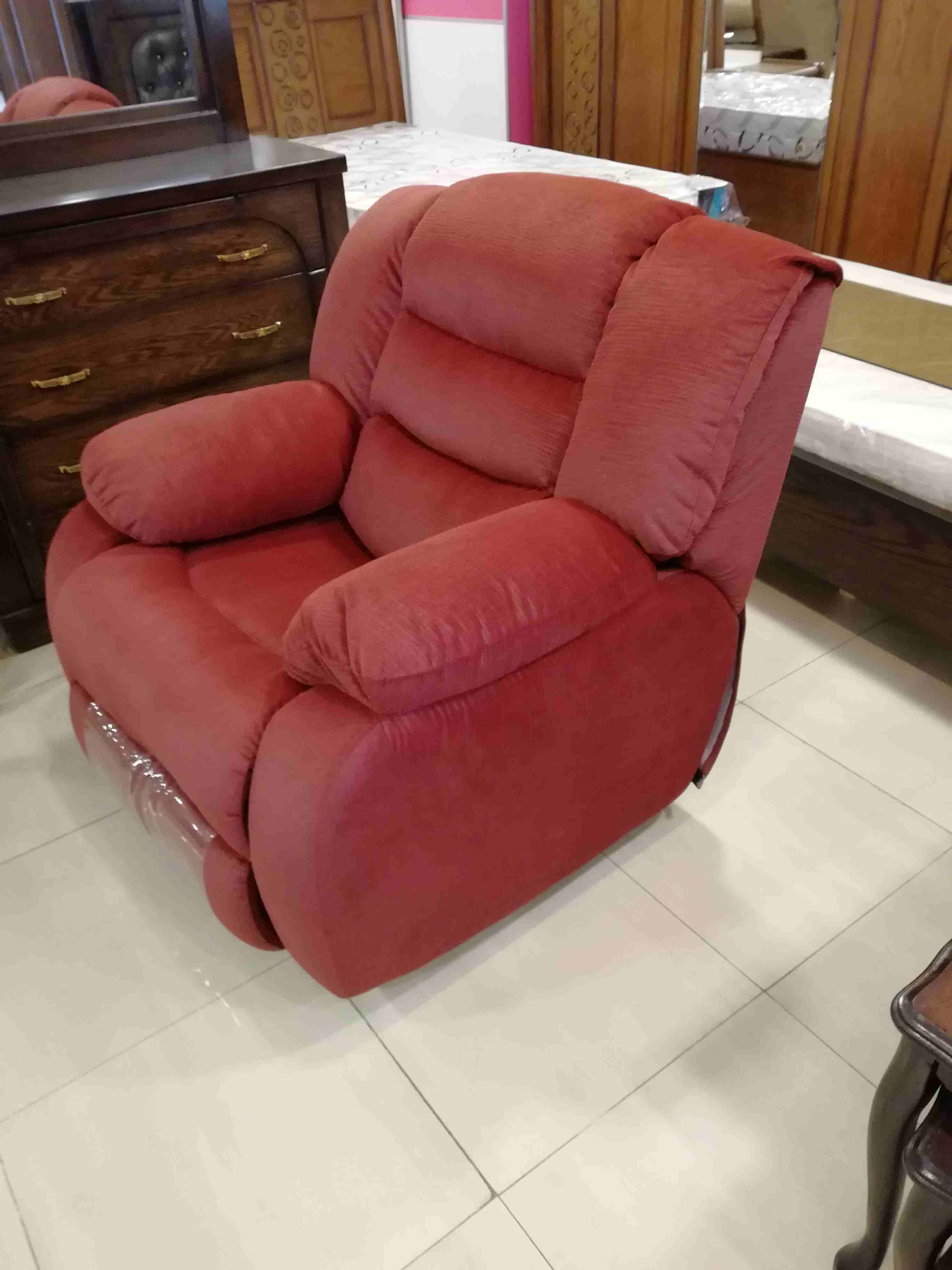 Recliner chair                                            


	 				لا تنسَ أنك شاهدت هذا الإعلان في عنكبوت            
	 				
                            دوار و هزاز ز حجم الكبير 
للاستفسار مفروش...
