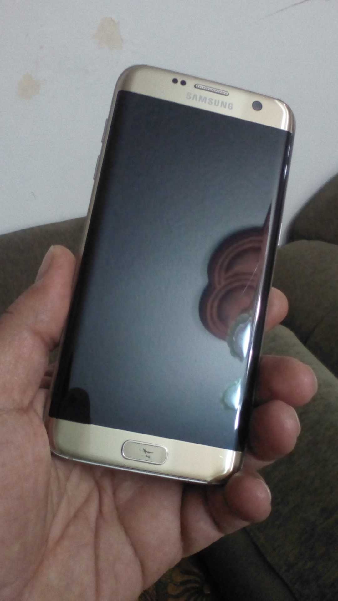S7 Edge Gold للبيع السعر نهائي
لا تنسَ أنك شاهدت هذا الإعلان في عنكبوت
سامسونج S7 edge
بحال...
