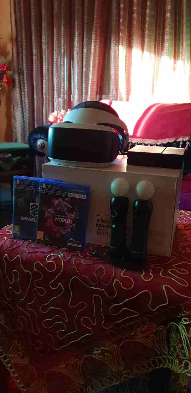 ps4 للبيع بحالة الوكالة                                            


	 				لا تنسَ أنك شاهدت هذا الإعلان في عنكبوت            
	 				
                            نظيفة 100%
مع سلك Hdmi
وكمان vr م...