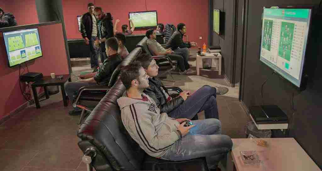 بلاي ستيشن سنتر للبيع الجاردنز
لا تنسَ أنك شاهدت هذا الإعلان في عنكبوت
بلايستيشن سنتر للبيع...