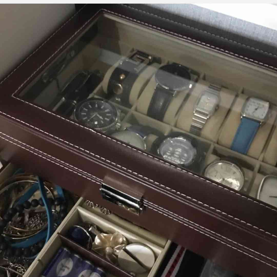 صندوق مجوهرات جلد                                            


	 				لا تنسَ أنك شاهدت هذا الإعلان في عنكبوت            
	 				
                                صندوق جلد طبقتين مع مفتاح وكاله متع...