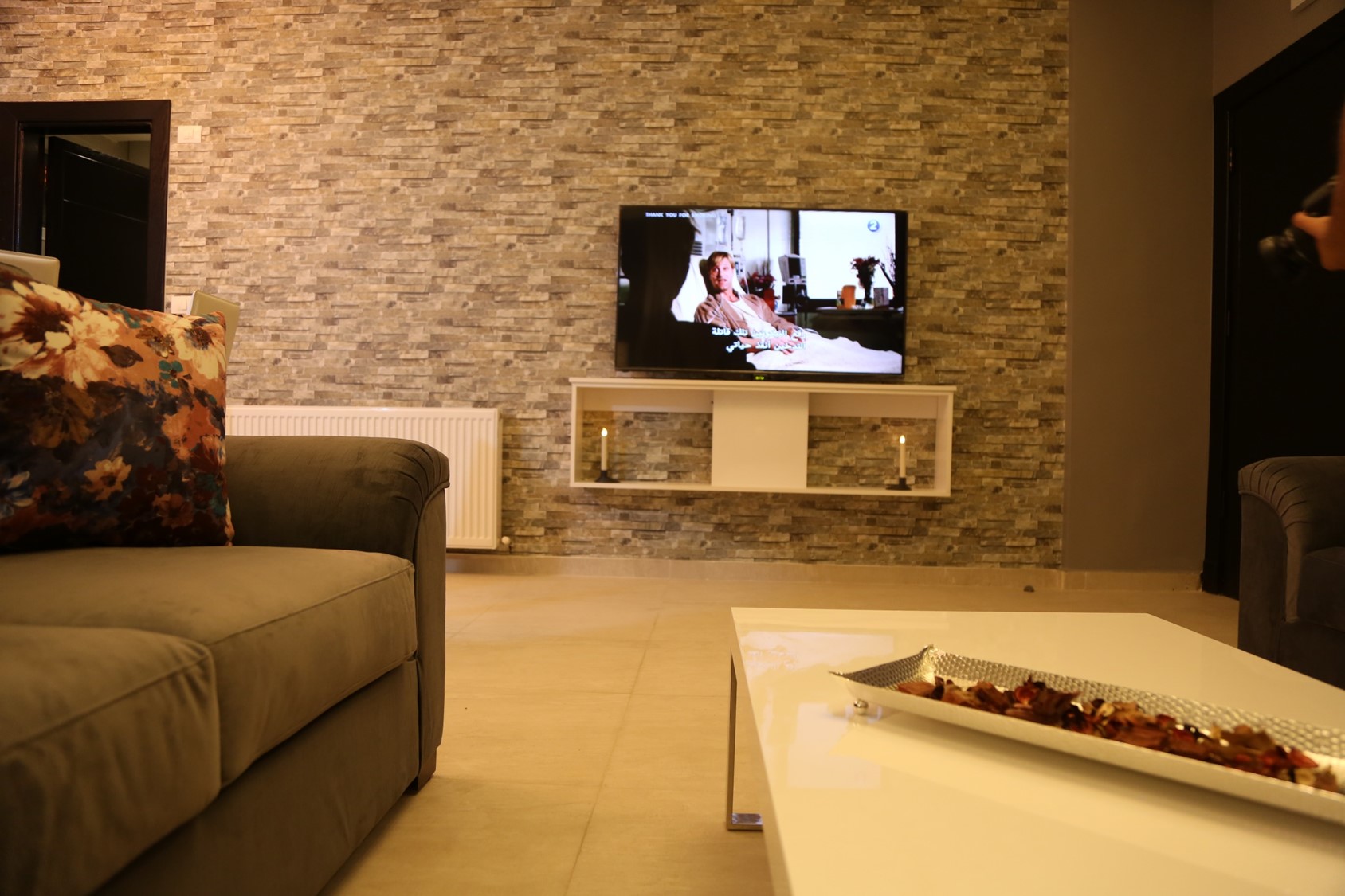 وسترن جيت لشقق BR 3 نوم المفروشه Furnished Apt بدير غبار عمانWestern Gate Compound
لا تنسَ أنك شاهدت هذا الإعلان في عنكبوت...