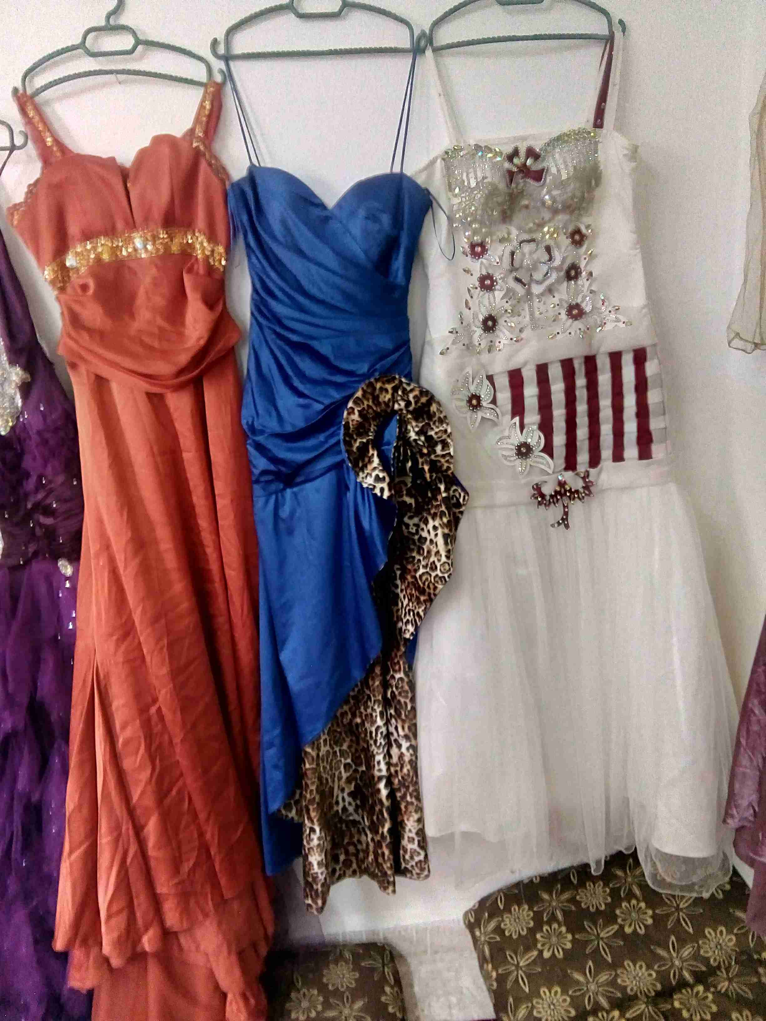 بيع فساتين سهره خليجيه جميع الموديلات والالوان بيع 20 فستان بسعر مغري بداعي سفر
لا تنسَ أنك شاهدت هذا الإعلان في عنكبوت...