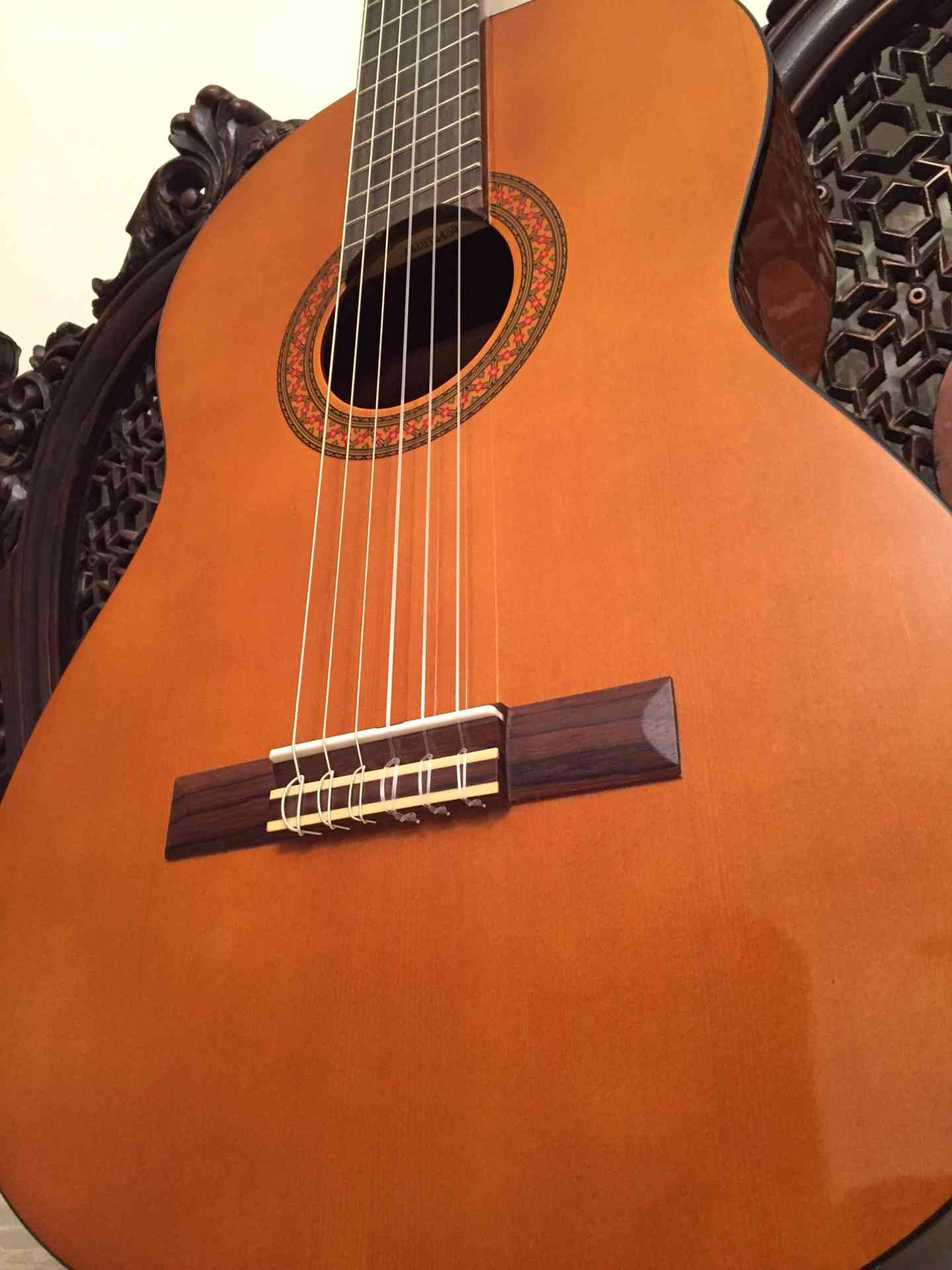 Yamaha C40 Classical guitar / جيتار ياماها كلاسيكال
لا تنسَ أنك شاهدت هذا الإعلان في عنكبوت...