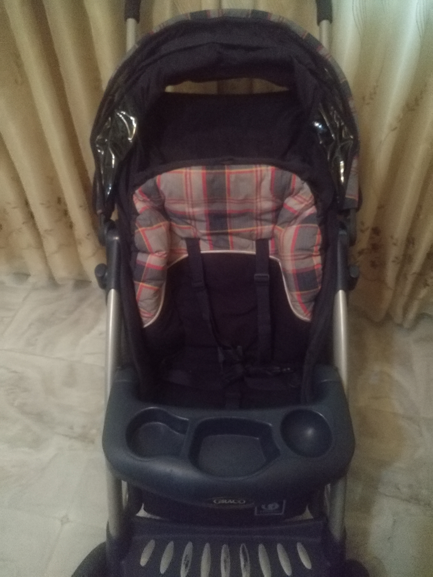 عربايةGraco
لا تنسَ أنك شاهدت هذا الإعلان في عنكبوت
عرباية فخمة ماركة Graco بحال الجديد فيها...