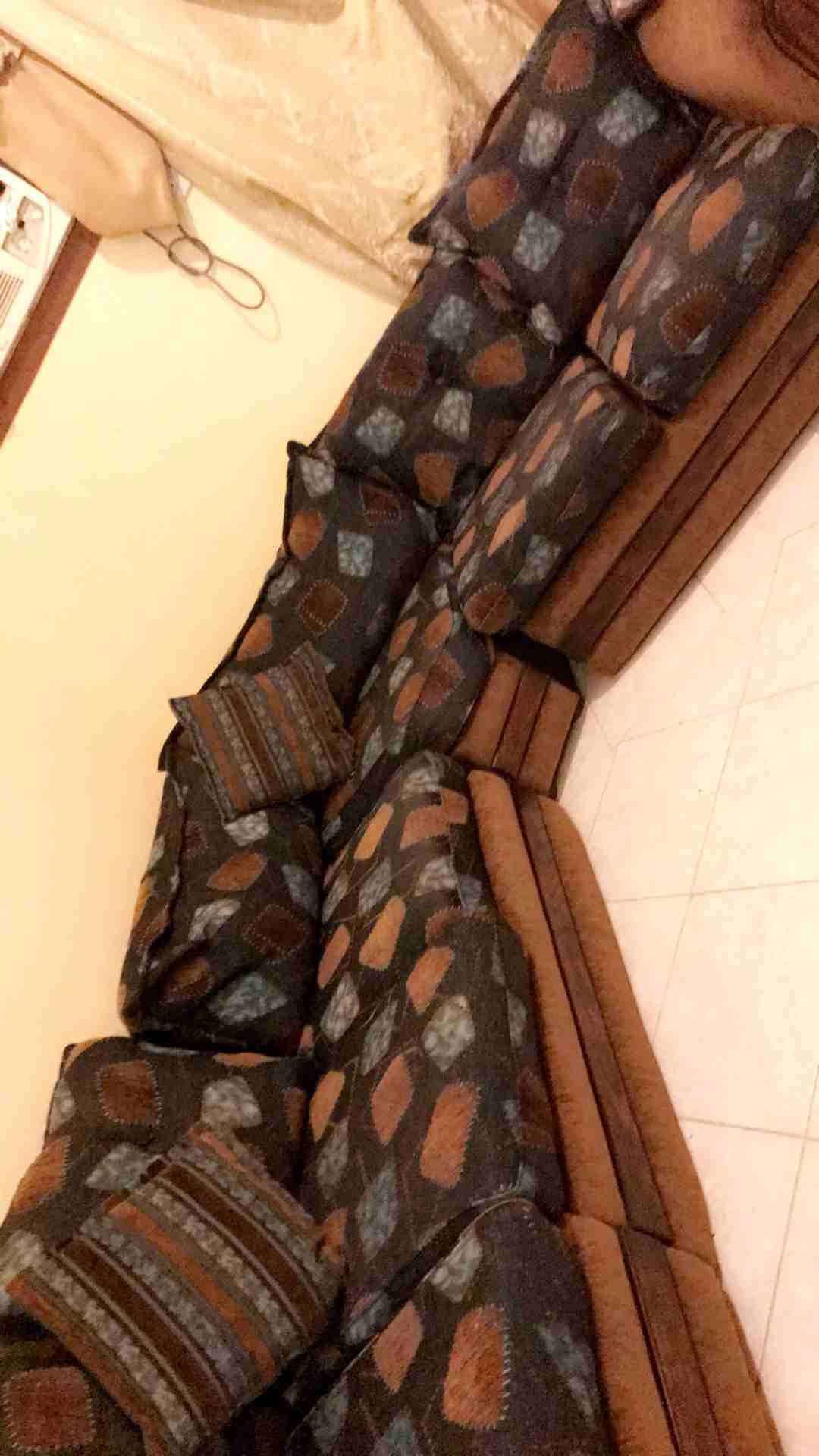 كنب مجلس كامل
لا تنسَ أنك شاهدت هذا الإعلان في عنكبوت
كنب مجلس 4*4 بحاله جيده مع الخداديات...