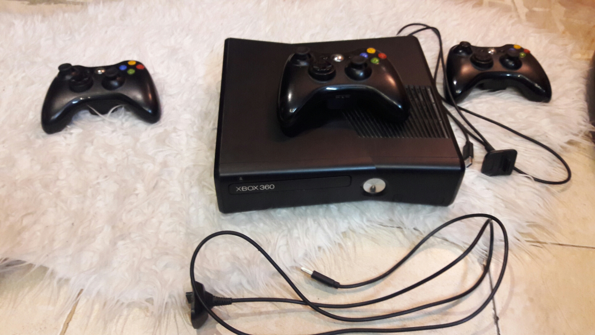 Xbox 360 للبيع
لا تنسَ أنك شاهدت هذا الإعلان في عنكبوت
للبيع اكس بوكس 360 مع 3 ايدين وشاحنين...